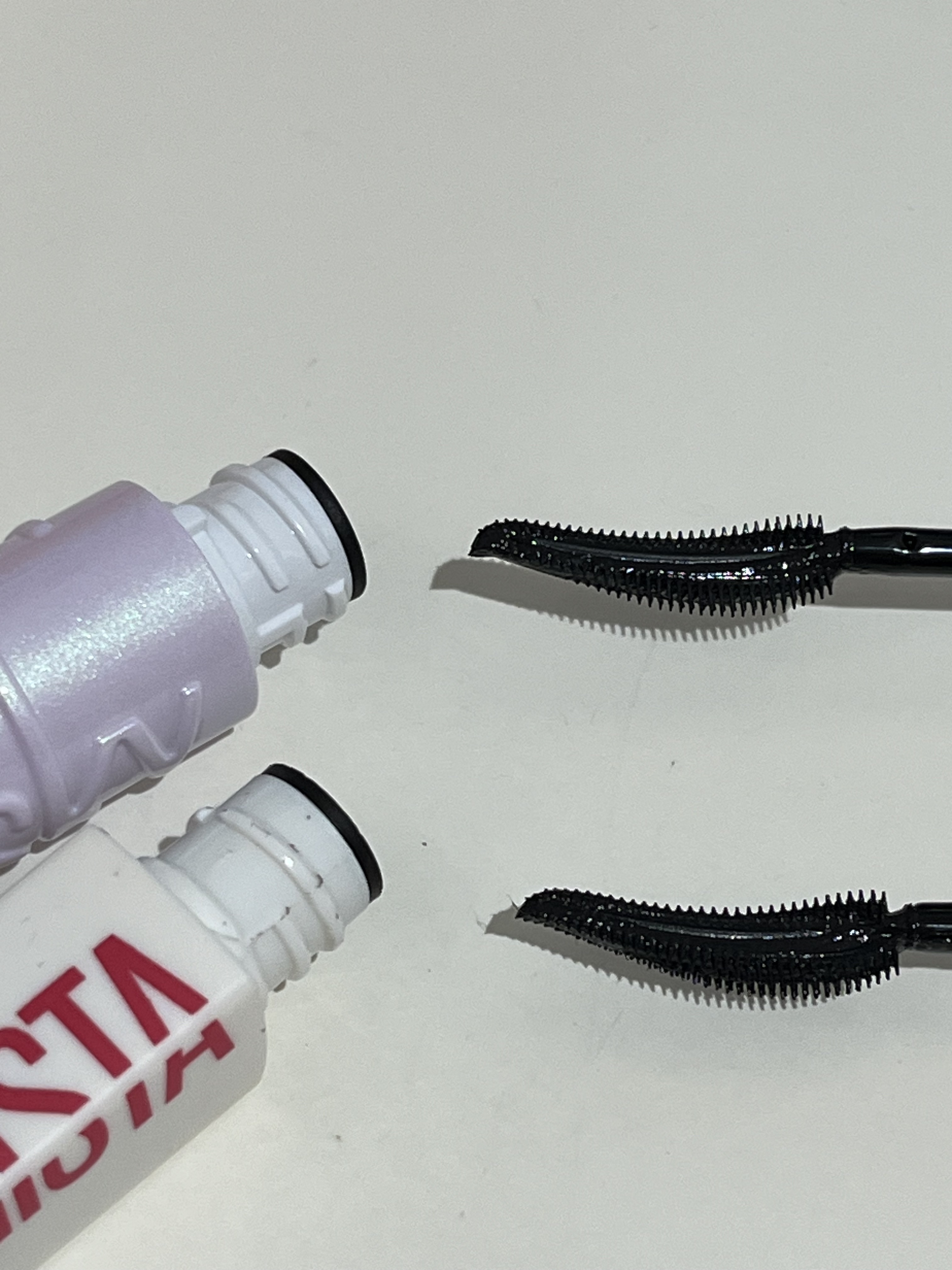 MAYBELLINE NEW YORK

⚫︎ラッシュニスタ　プライマー　01 ¥1,496
⚫︎スカイハイ プライマー下地ブラック　¥1,518


スカイハイのプライマー使ってみて気づきました。
ラッシュニスタのプライマーとブラシがそっ