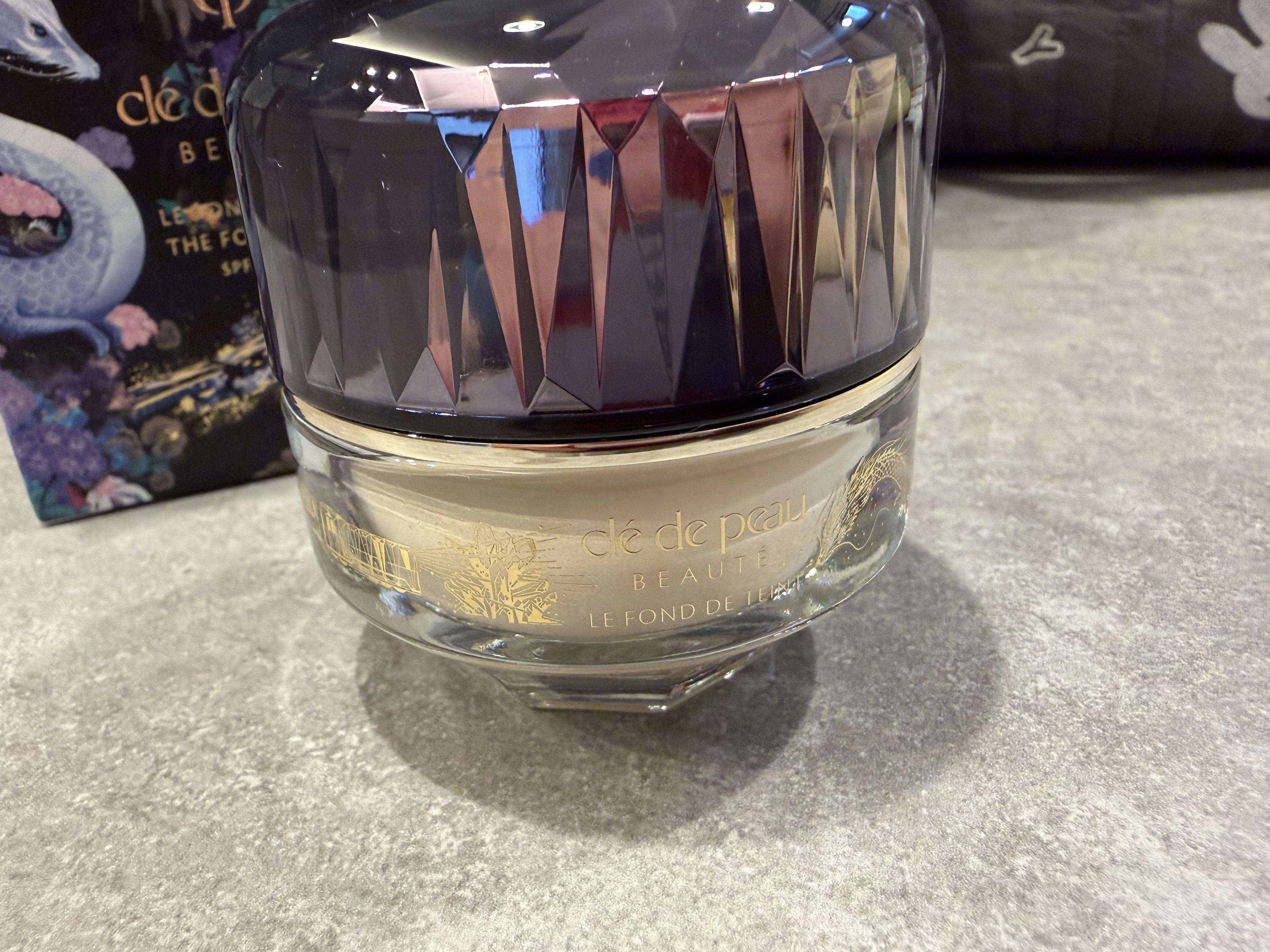 ル・フォンドゥタンｎ/クレ・ド・ポー ボーテ/クリーム・エマルジョンファンデーションを使ったクチコミ（2枚目）