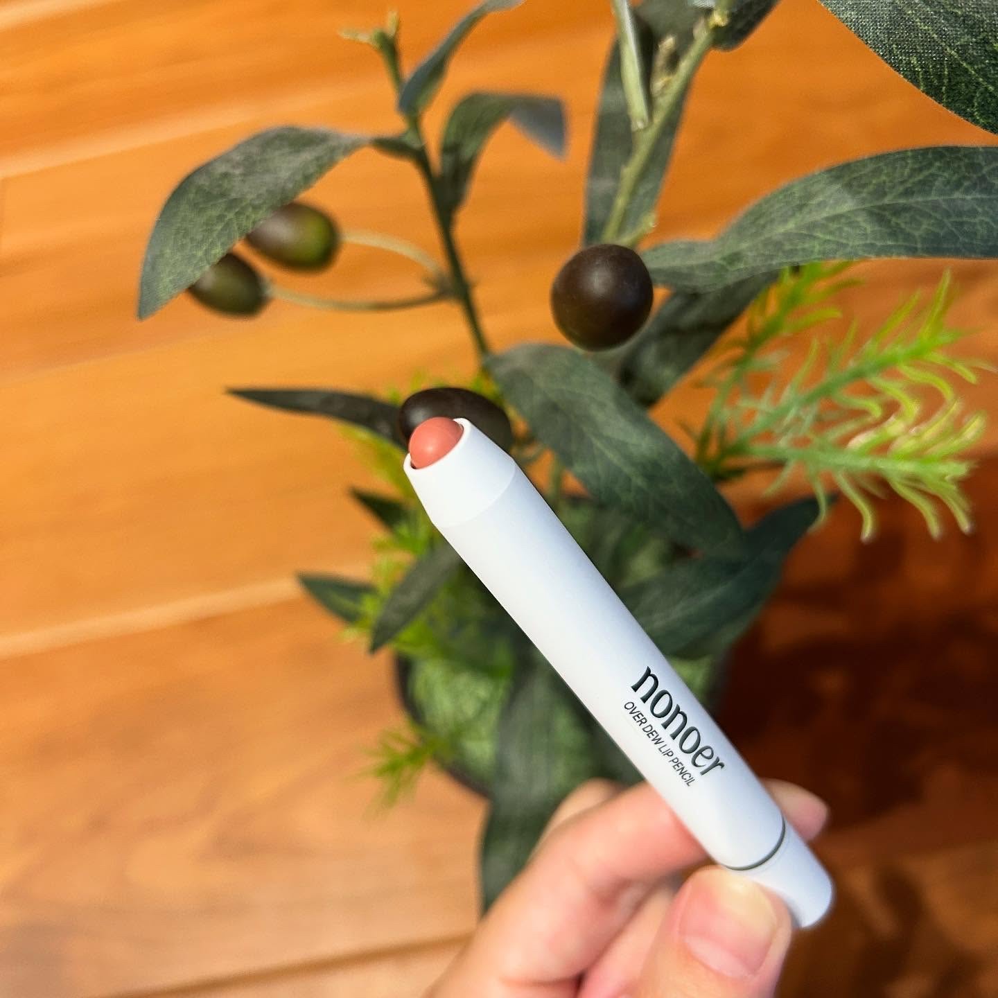 オーバーデューリップペンシル 002 Suede Rosy Brown/nonoer/リップライナーを使ったクチコミ（2枚目）