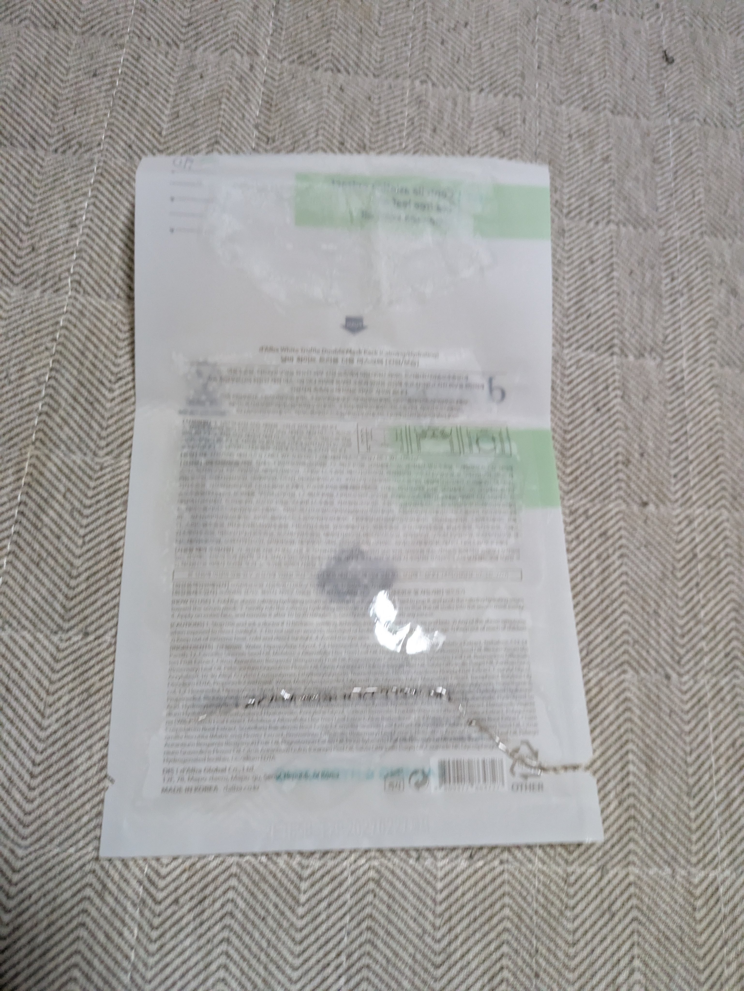 💚ダルバ　ホワイトトリュフダブルマスクパック💚

Qoo10メガ割でダルバのセット買ったら
付いてきました✨✨
ちょっとお高いらしい…笑

隔壁開通タイプで
開通させるの中々に苦労しました😭
エアが少ない分ムズい笑

美容液ひったひた