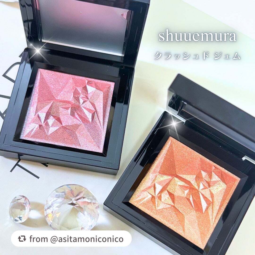 【asitamoniconicoさんから引用】

“shuuemuraの新作クラッシュド ジェムのラメが凄すぎたよ😳😳単色アイシャドウなのに偏光ラメだからつけると光の反射でグラデーションしたかのような発色に🫣🫣ずっと気になってて、お