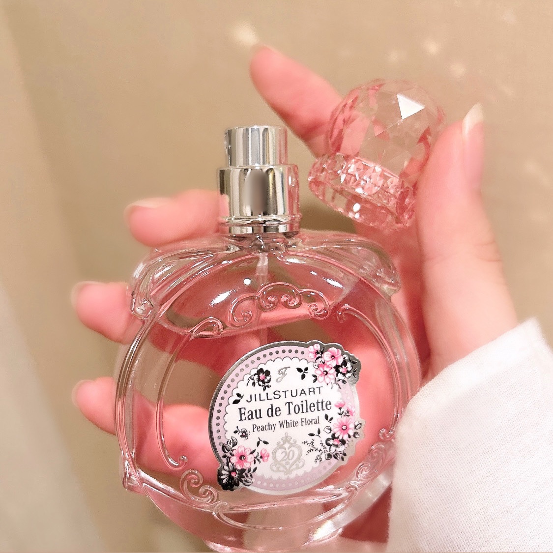 ジルスチュアート　ピーチー ホワイトフローラル　オードトワレ/JILL STUART/香水(レディース)を使ったクチコミ（3枚目）