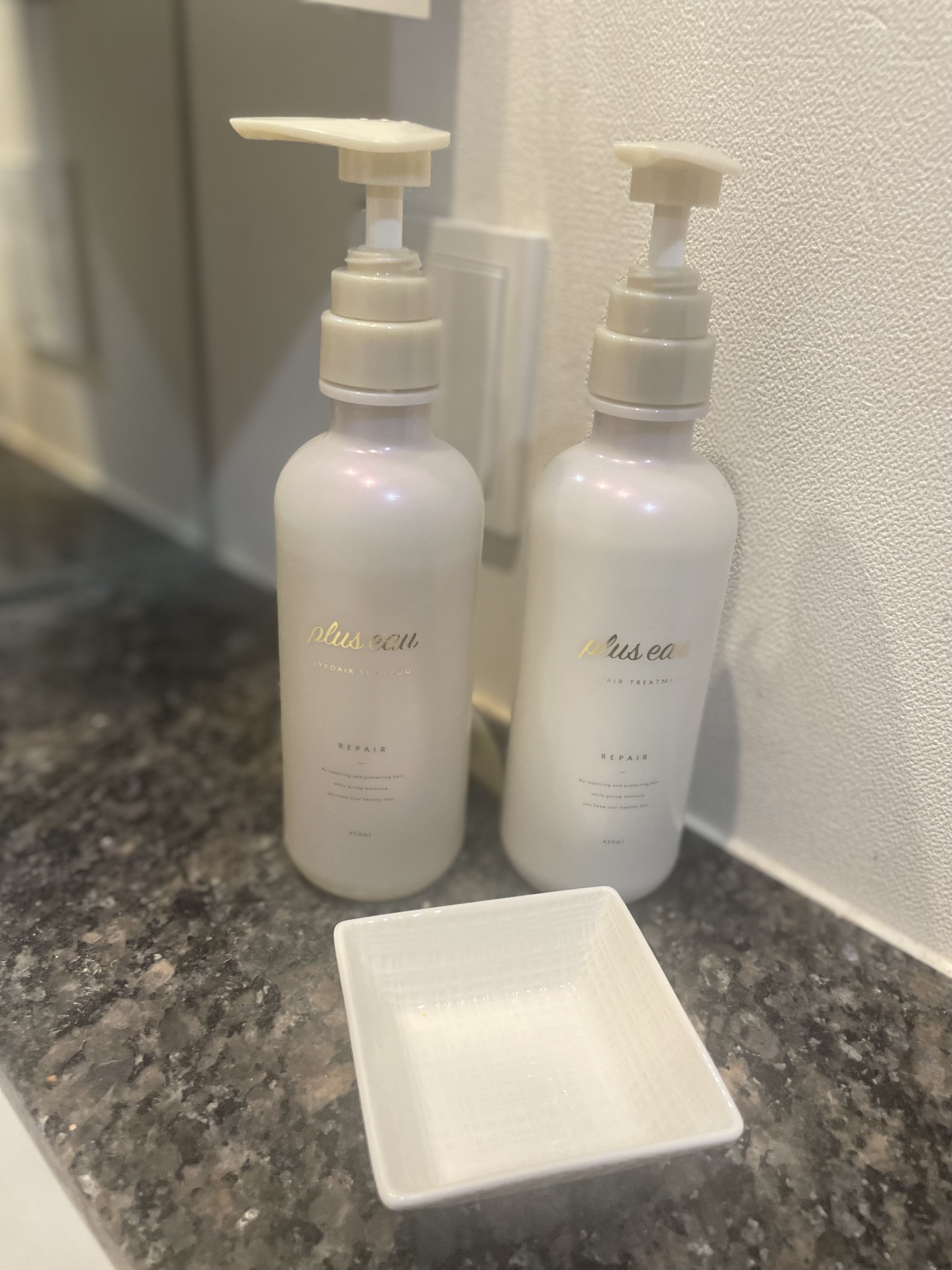 香りが良くておすすめ！

リポアシャンプー/リポアトリートメントplus eau

シャンプー本体トリートメント本体
セットで使っています！

¥1,650〜という価格も納得。

ノンシリコンで髪の毛にも効果あり🫶