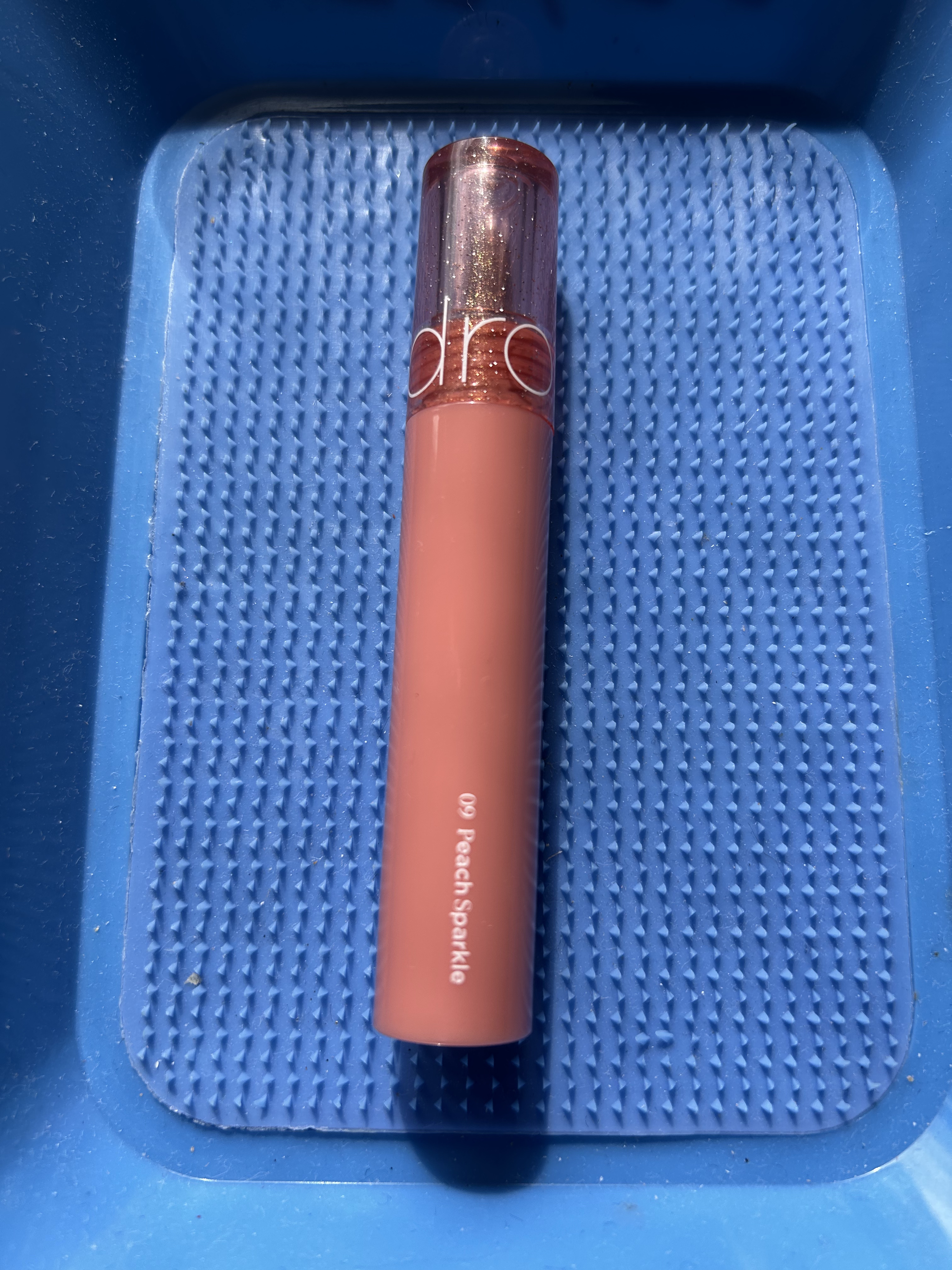 グラスティングカラーグロス 09 PEACH SPARKLE (ピーチスパークル)/rom&nd/リップグロスを使ったクチコミ（1枚目）