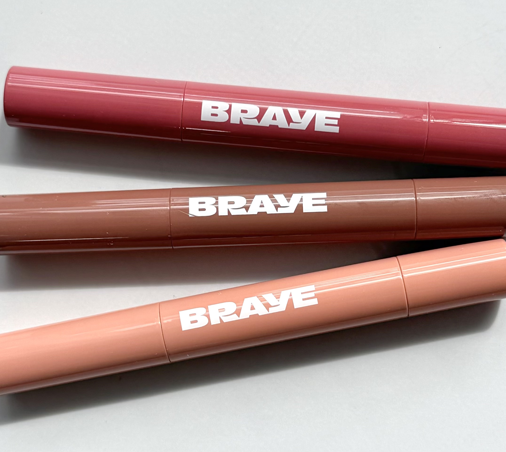 今年の5月に日韓同時発売したBRAYEのメルティングリップバームって知ってる？

プランピング効果があってツヤ感が可愛い、カラバリ豊富なリップシリーズだよ💄

イエベにおすすめな3色をいただきました✨
05 LAZY NUV
07 DOL