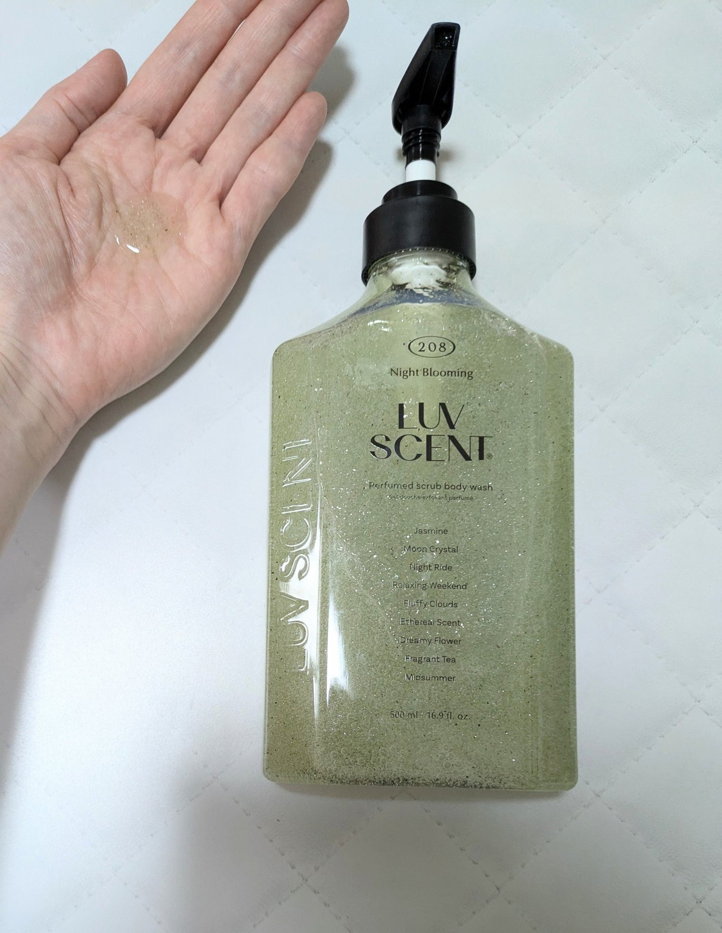 スクラブボディウォッシュ ナイトブルーミング ジャスミン/LUV SCENT/ボディソープを使ったクチコミ(2枚目)