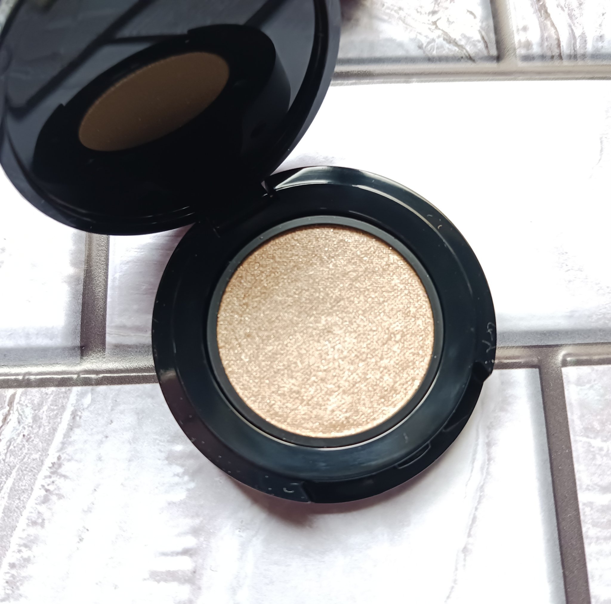 ミネラルスムースシャドー/MiMC/単色アイシャドウを使ったクチコミ（2枚目）