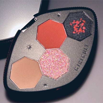 Hallucination Eyeshadow Palette/GirlCult/アイシャドウパレットを使ったクチコミ(1枚目)