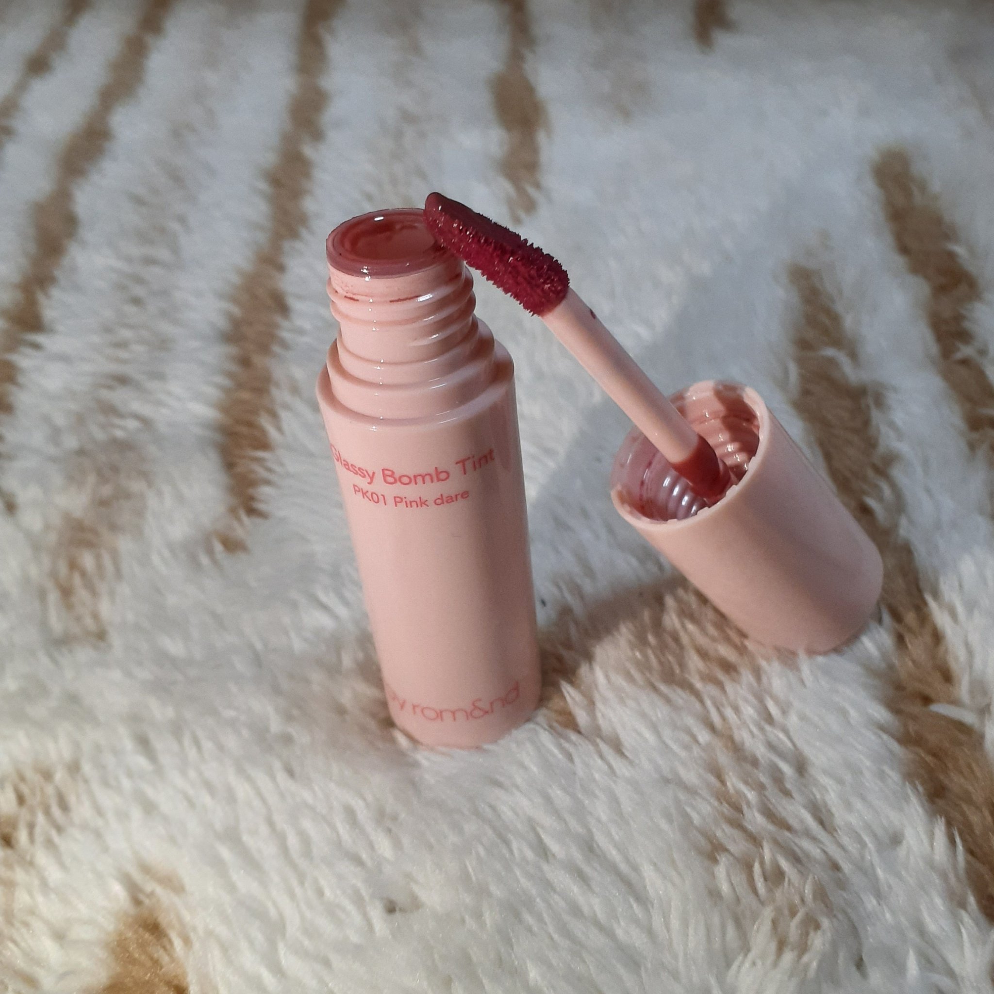 アンドバイロムアンド　グラッシーボムティント/&nd by rom&nd/リップティントを使ったクチコミ（1枚目）