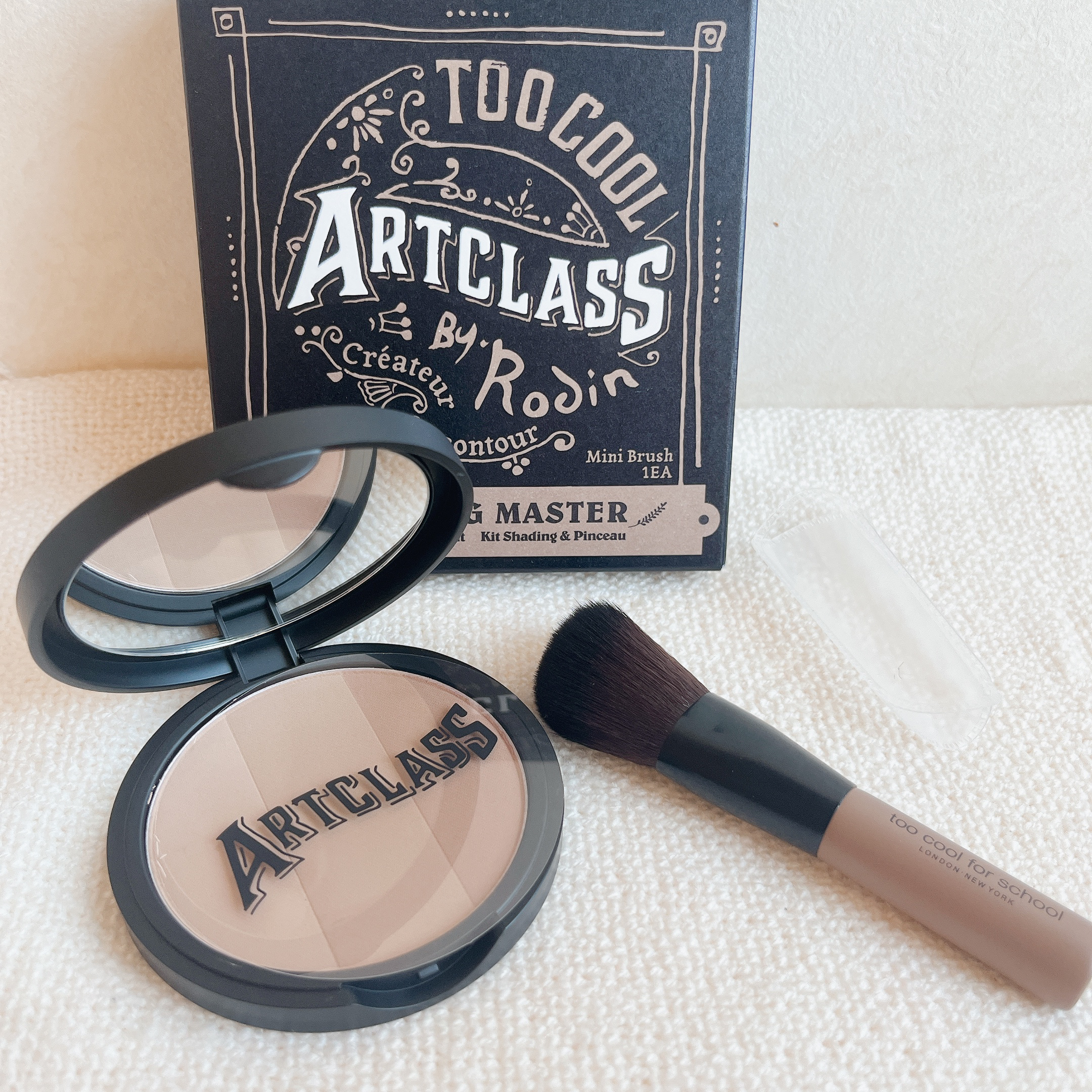 アートクラスバイロダン シェーディング 1.5 ニュートラル/too cool for school/シェーディングを使ったクチコミ（1枚目）