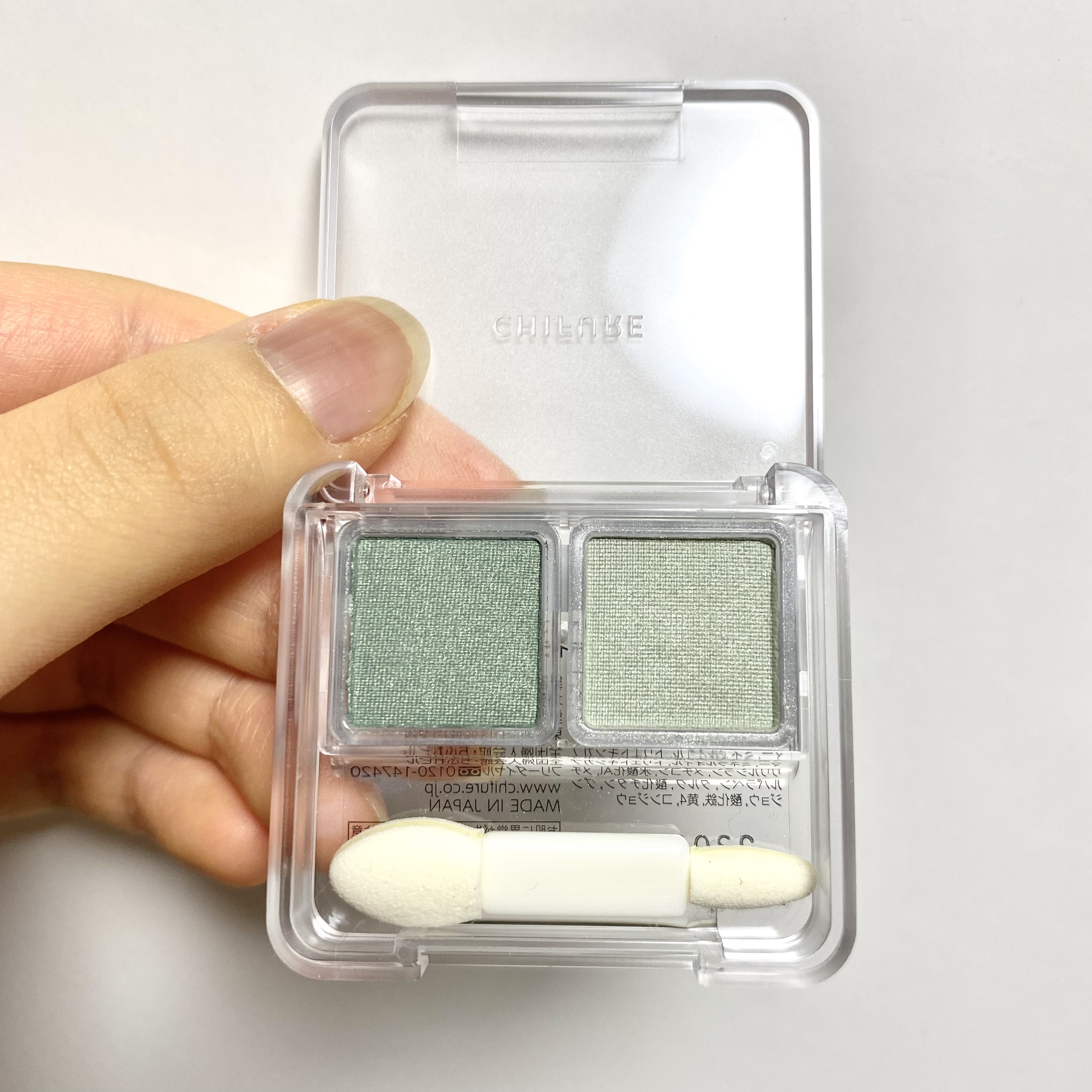 ツイン カラー アイシャドウ 84 グリーン系/ちふれ/アイシャドウパレットを使ったクチコミ（2枚目）