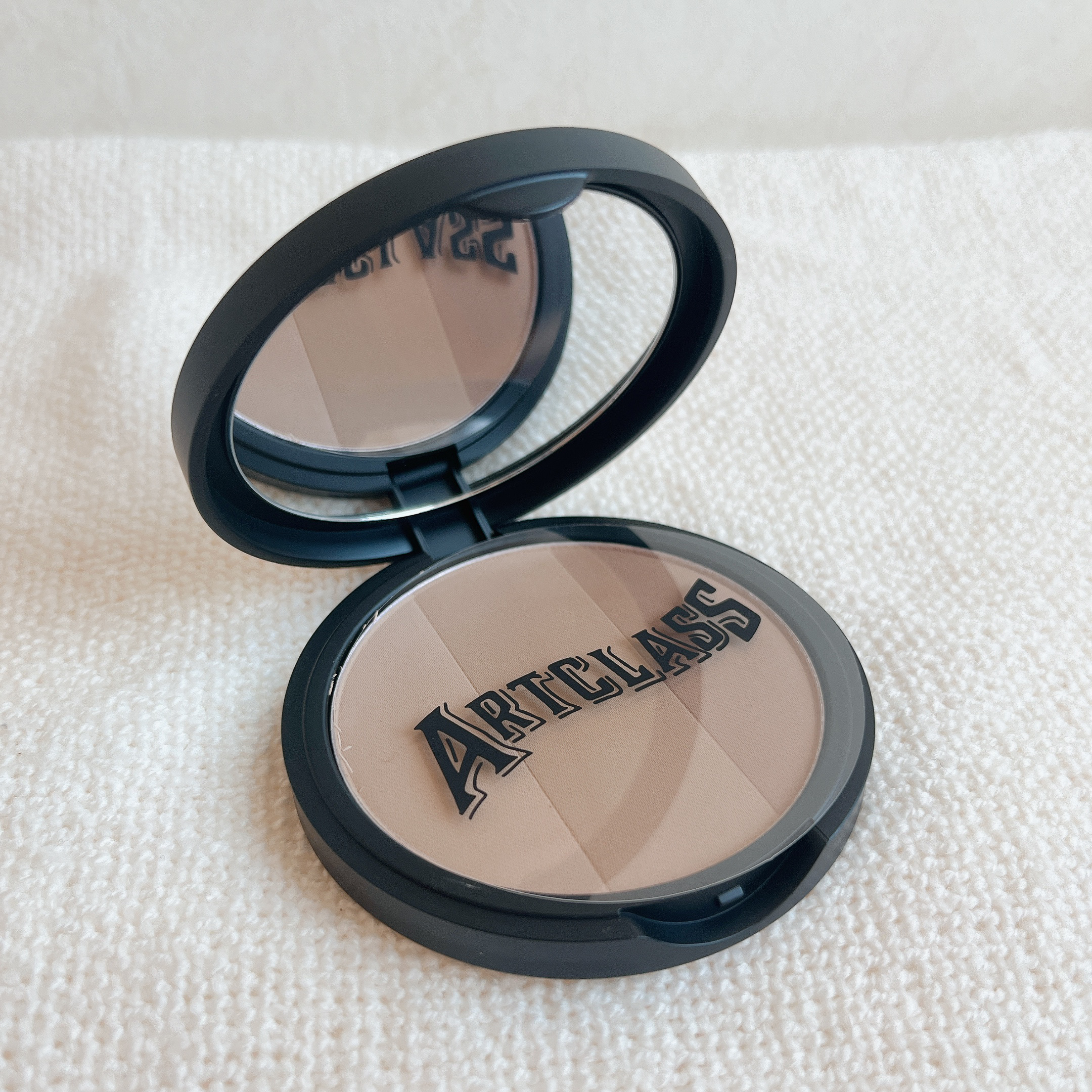 アートクラスバイロダン シェーディング 1.5 ニュートラル/too cool for school/シェーディングを使ったクチコミ（2枚目）