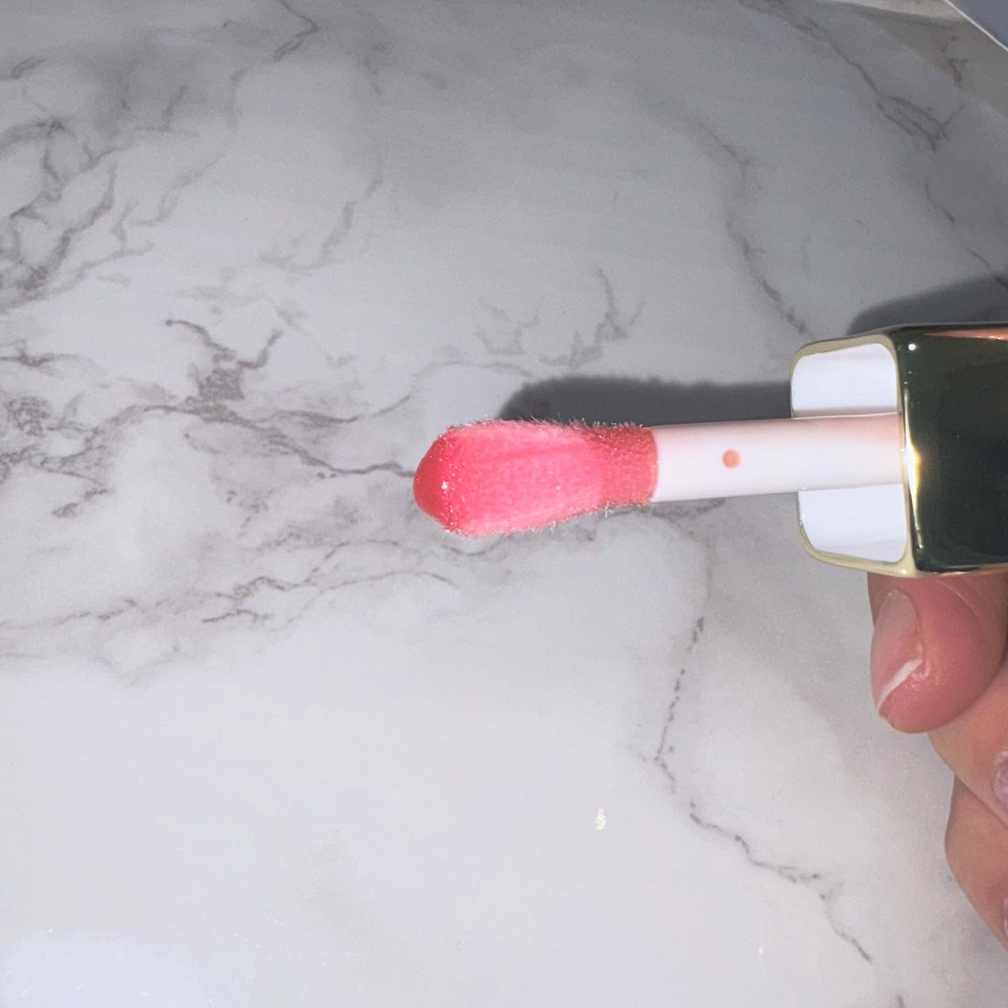 キスキス ビー グロウ オイル/GUERLAIN/リップグロスを使ったクチコミ（2枚目）