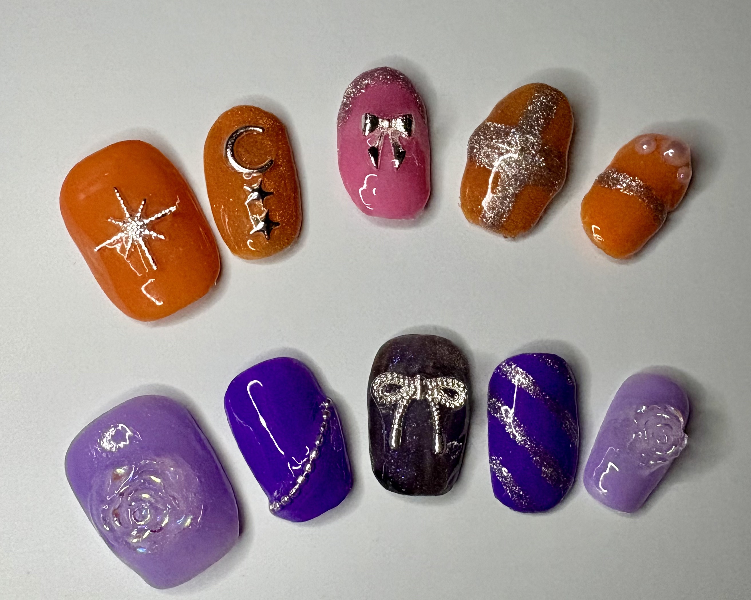 ネイルチップ作るの初めてやったやつ

アイドリッシュセブン
和泉三月🧡
逢坂壮五💜モチーフネイル！

よこはまコスモワールドコラボ用に作りました！

#アニメネイル 
#セルフネイル 