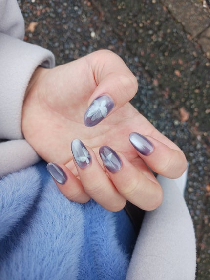 rikonikopooh フォロバ on LIPS 「🦋Sheinのバタフライシールを二層のマグネットジェルの間に埋..」(2枚目)