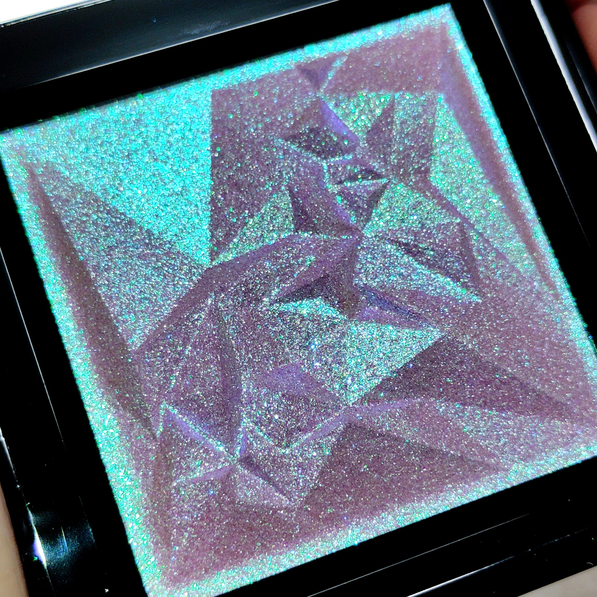 シュウウエムラ クラッシュド ジェム クポ！パープル アイシャドー シュウウエムラ】宝石級アイシャドウ クラッシュド ジェムのホリデー