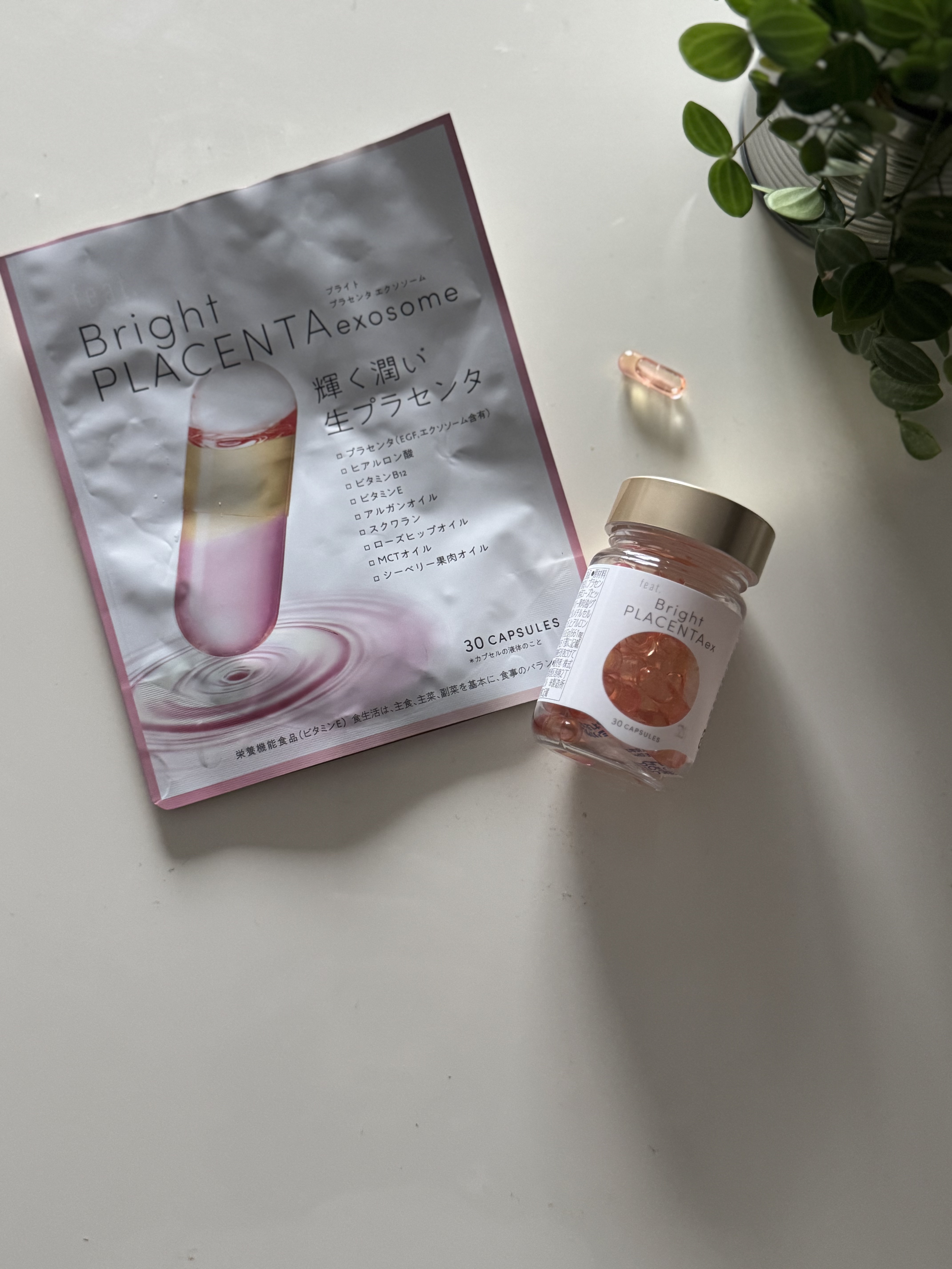 フィート ブライト プラセンタ エクソソーム［栄養機能食品（ビタミンE）］

ころんとした二層カプセルが見た目もかわいく気分もあがります！

非加熱抽出プラセンタにビタミンE・MCTを1粒にまとめ、カプセルで飲みやすいと感じました。※個人の