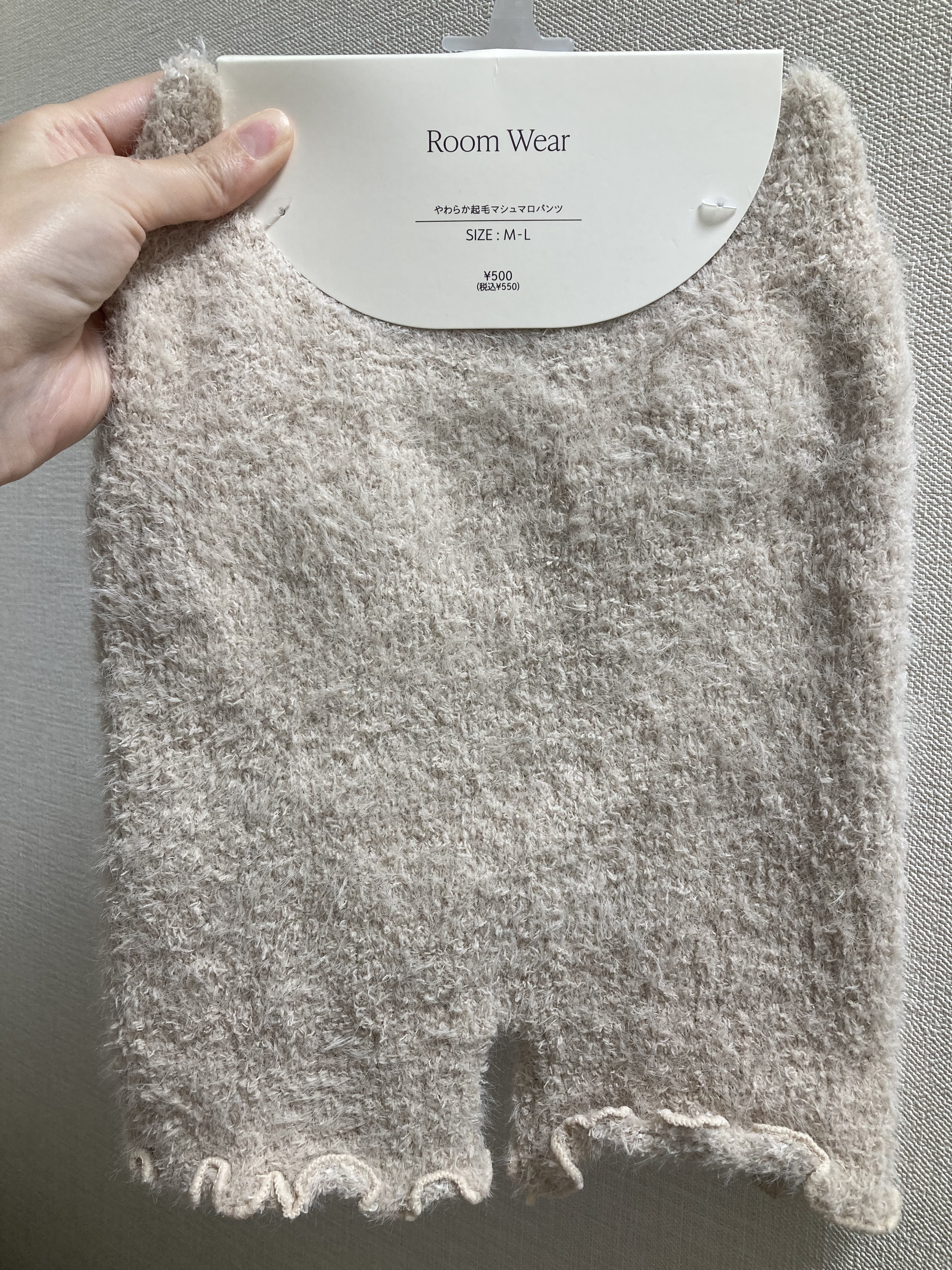 スリコの毛糸のパンツ！🧶⛄️



触り心地良い素材で、伸縮性もあります！



スリーピーの300円・500円のやつも

試した結果、

私はスリーピー500円が気に入りました！



お腹部分まであり長いので、

高身長下半身デブの私