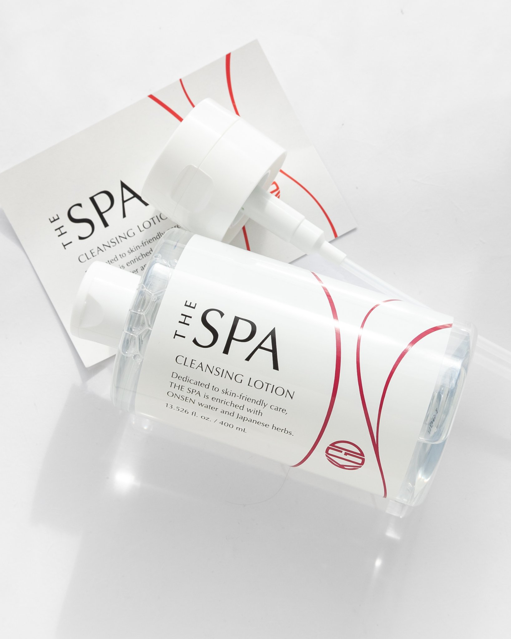 江原道さまからいただきました
 
 
拭き取るタイプのクレンジングで
メイクをしっかり落としながら、
肌をやさしく包み込むような使い心地🪞🫧
 
 
温泉水配合で、肌なじみやすい印象
拭き取り後はすっきり✨😆
 
 
とろみのあるテク