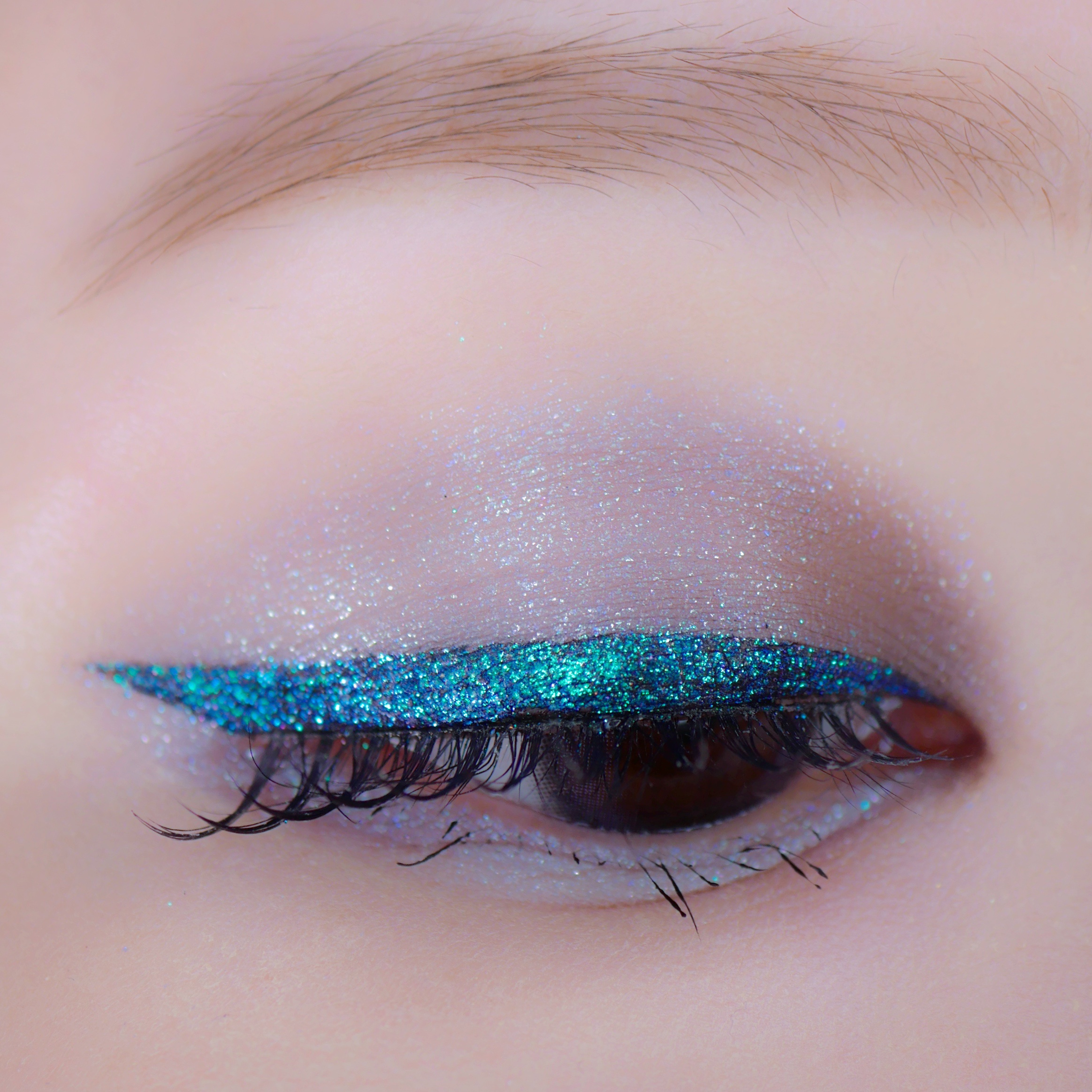 Velvet Dreams Opal Multichrome Pressed Eyeshadow/Karla Cosmetics /単色アイシャドウを使ったクチコミ（2枚目）