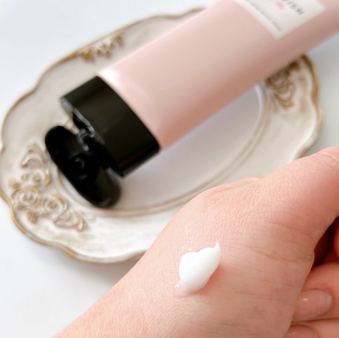 キューミースウィートボムホワイトクリーム/AGARISM/ボディクリームを使ったクチコミ（2枚目）