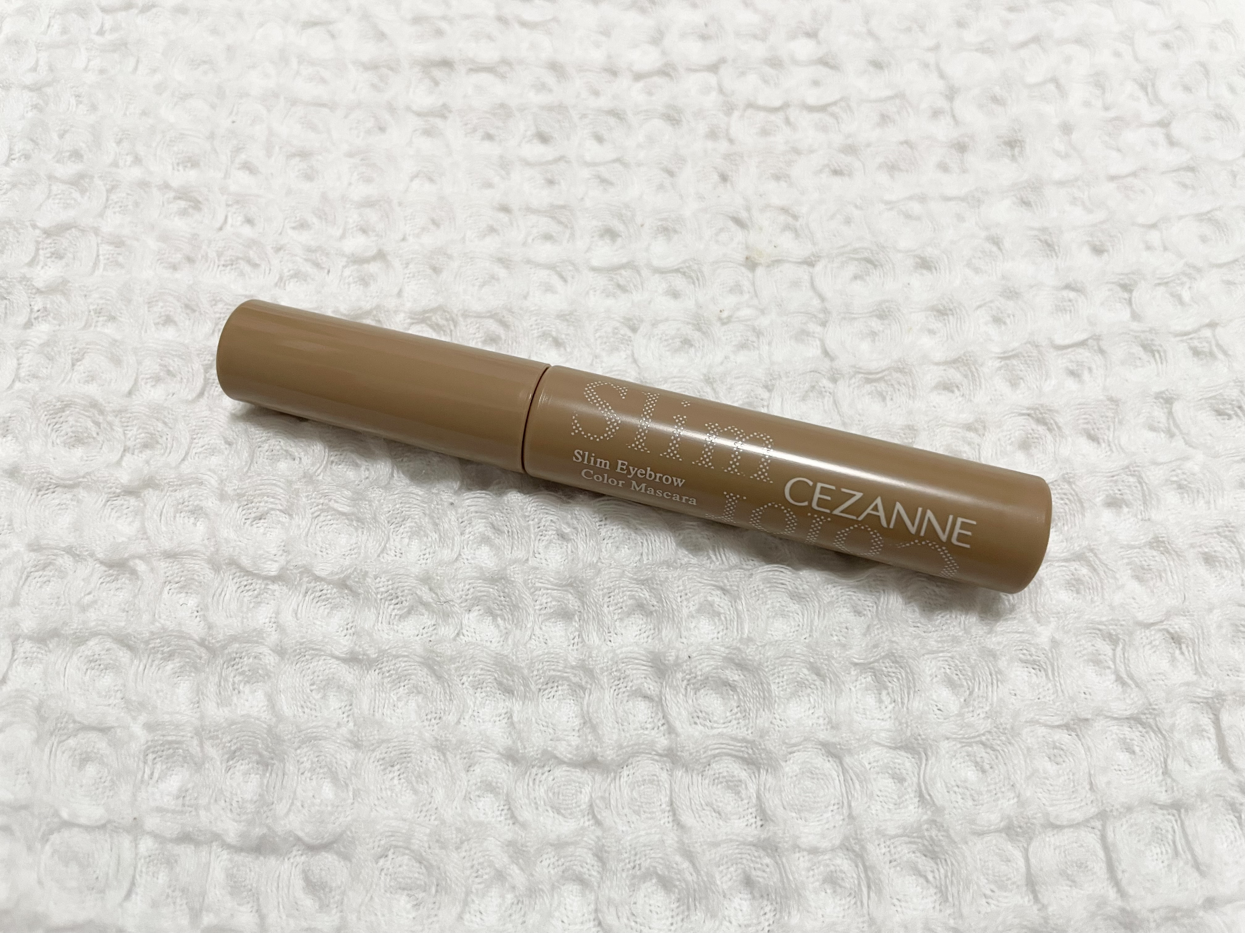 
CEZANNE 極細アイブロウマスカラ
C5マイルドベージュ

✄---------------------------------‐✄

ほぼ金髪に近い色味に仕上がります
ブラシが細かいので､眉頭はもちろん眉尻にも塗りやすく､皮膚につけ