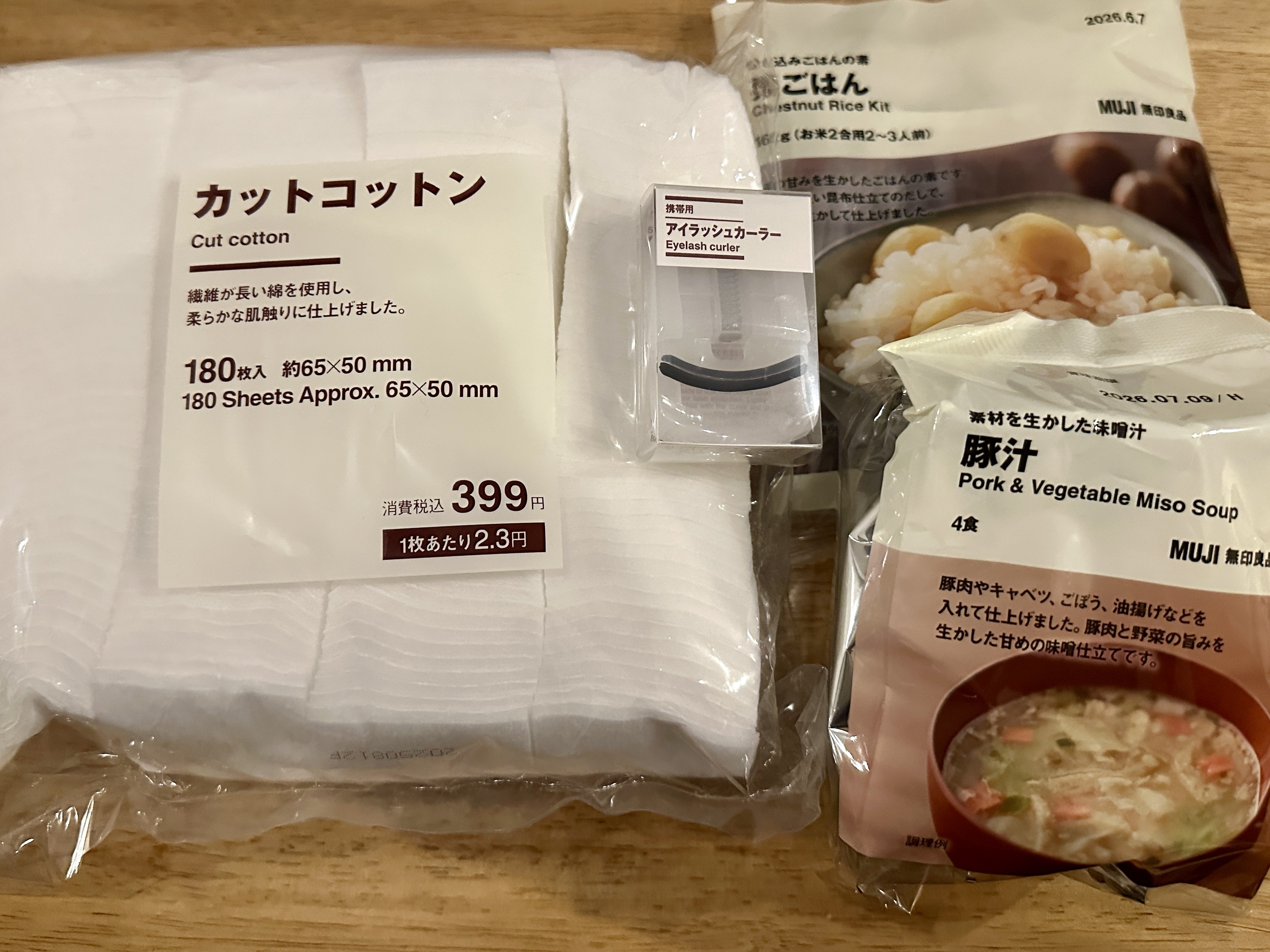 無印良品週間 購入品✨
食料品も混じってますが失礼いたします🙇‍♀️

カットコットン➡️長年愛用してます💕

携帯用アイラッシュカーラー
➡️以前も外出先で使う用に購入したけど失くしたので😂普通のアイラッシュカーラーも愛用してるんだ