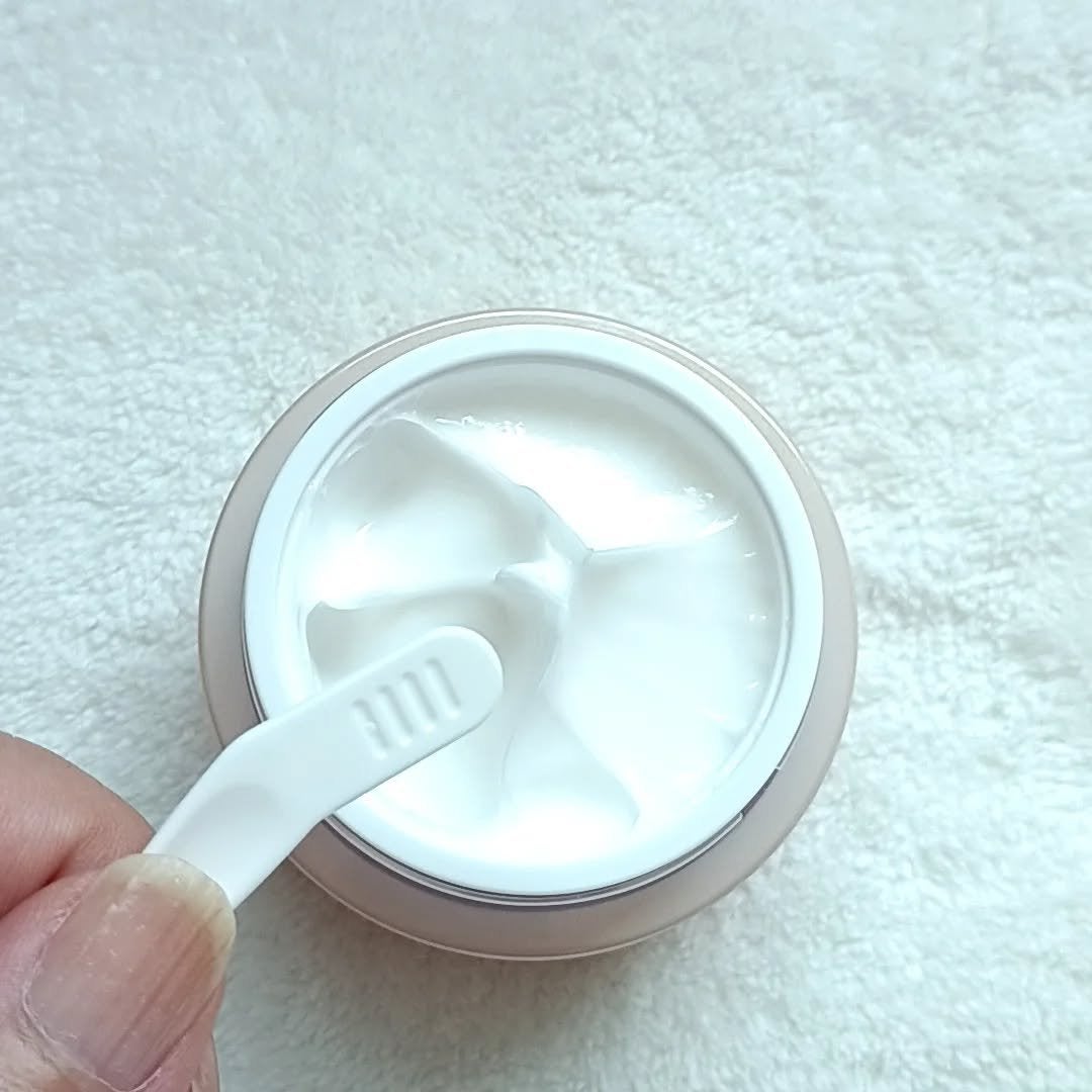 エミ✿投稿ある方フォロバ100 on LIPS 「dearHEROINE様よりエッセンスクリーム提供いただきまし..」(3枚目)