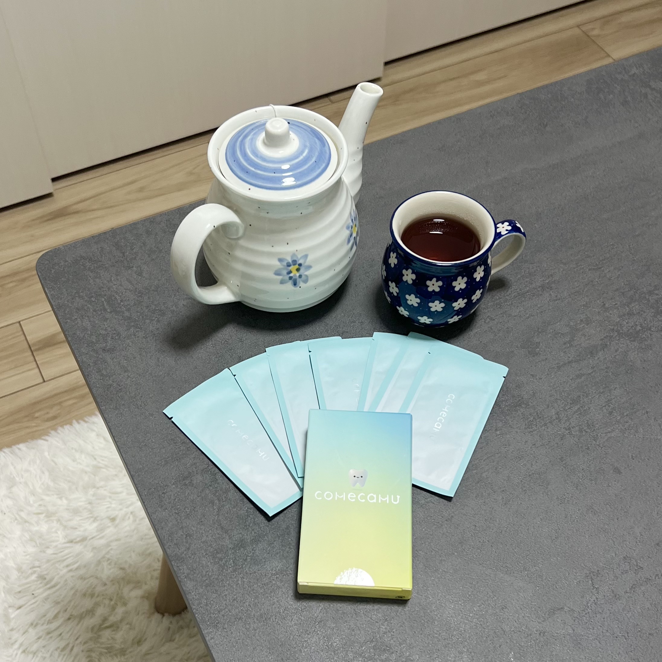 ♡♡
カムカム はみがきシート（7枚入）を頂きました🦷🪥

おうちで簡単ホワイトニングができちゃうアイテム！

使用方法
①長い方を上の歯、短い方を下の歯に貼る
②30分貼って放置（口は閉じたままでOK）
③30分経ったら歯磨きする

