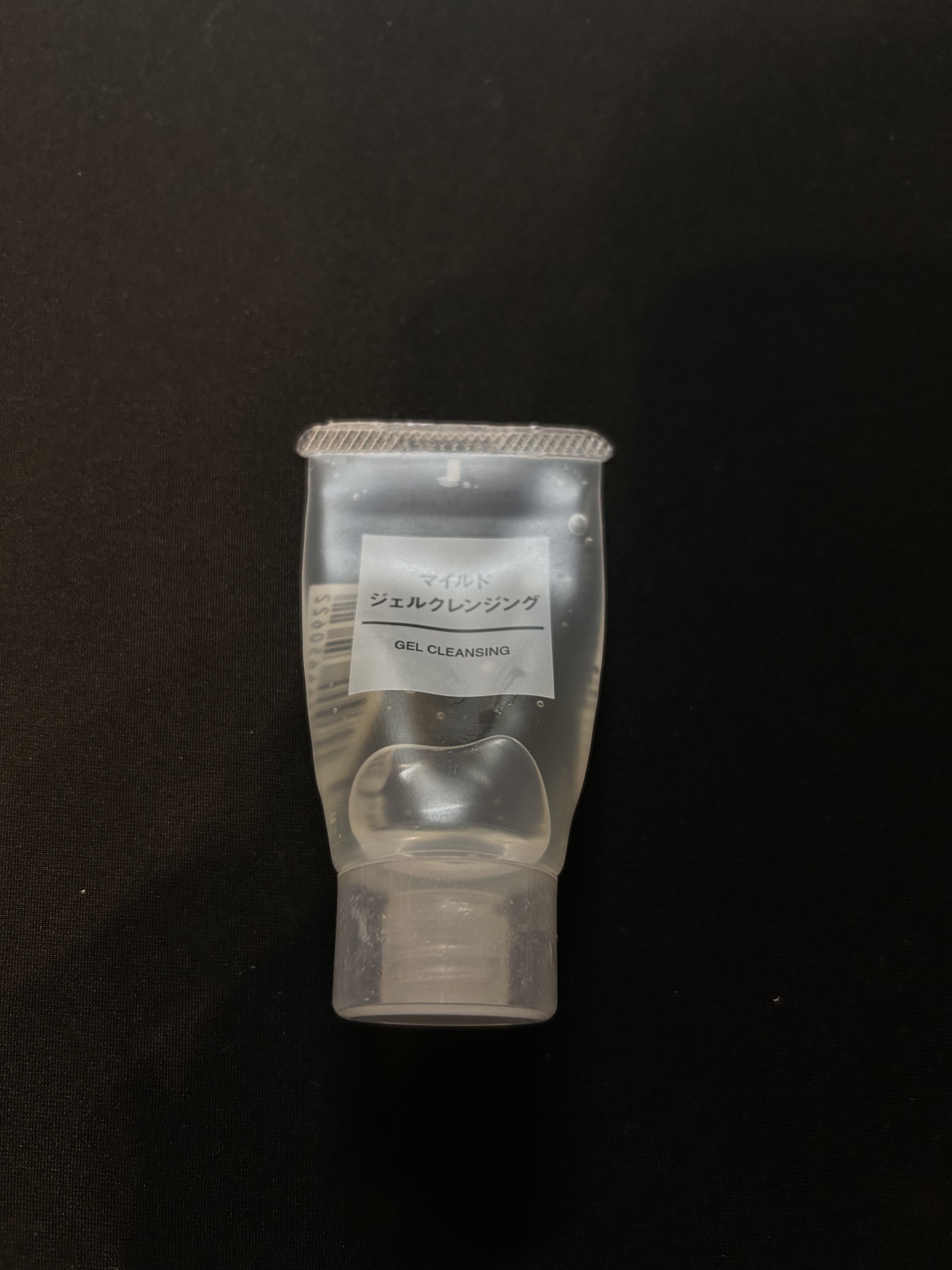 何回リピートしているかわからない、無印のマイルドジェルクレンジングを紹介します！！

【使った商品】
無印マイルドジェルクレンジング

【商品の特徴】
乾燥肌の方から脂性肌の方まで、使える刺激を抑えたクレンジング、しっかりメイク汚れを落とせ