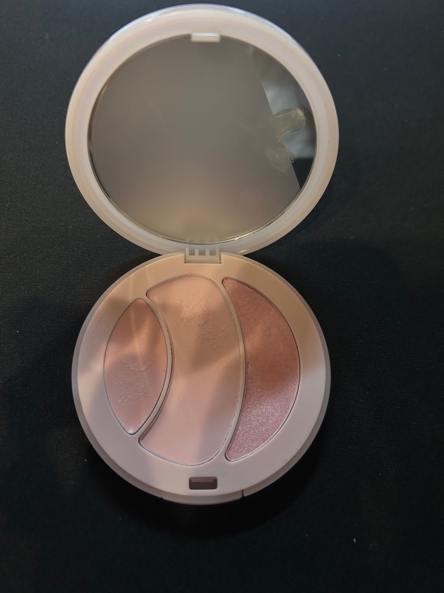 マルチファンクショナルハイライトパレット/INTO U/ハイライトを使ったクチコミ(2枚目)