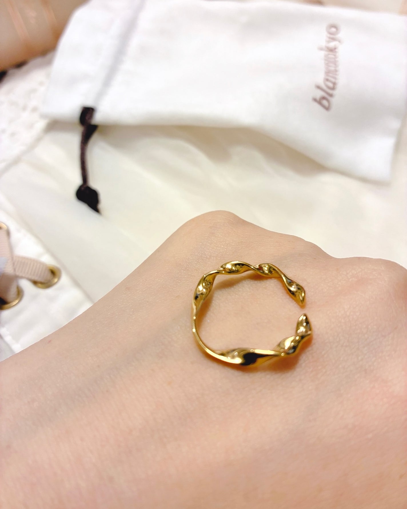 ð¥ð¢ð¬ð.ðððð çŸå®¹ã©ã€ã¿ãŒ on LIPS ãéå±ã¢ã¬ã«ãããŒå¯Ÿå¿ãããªã³ã°ãŽãŒã«ãAURAããªãŒ12å·çžåœ..ãïŒ6æç®ïŒ