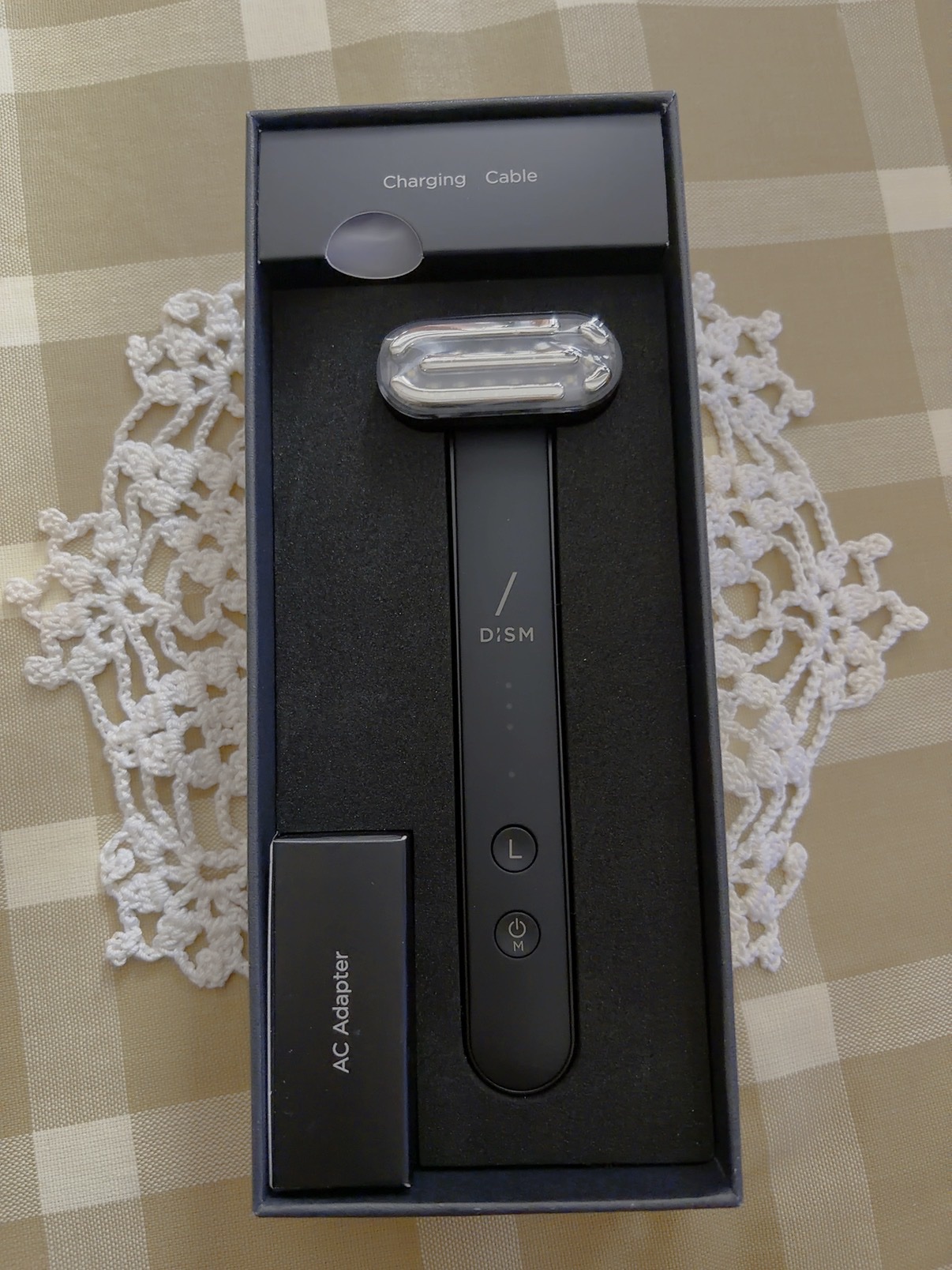 ディズム　EMS EER メディスキンケアデバイス 美顔器

【医師監修】世界初*のうるおい浸透機能を搭載した美容医療発想のメディケア美顔器

肌にのせるだけで、EMS×赤色LEDケアが同時にできる最新スキンケアガジェット☺️🌸

持ちや