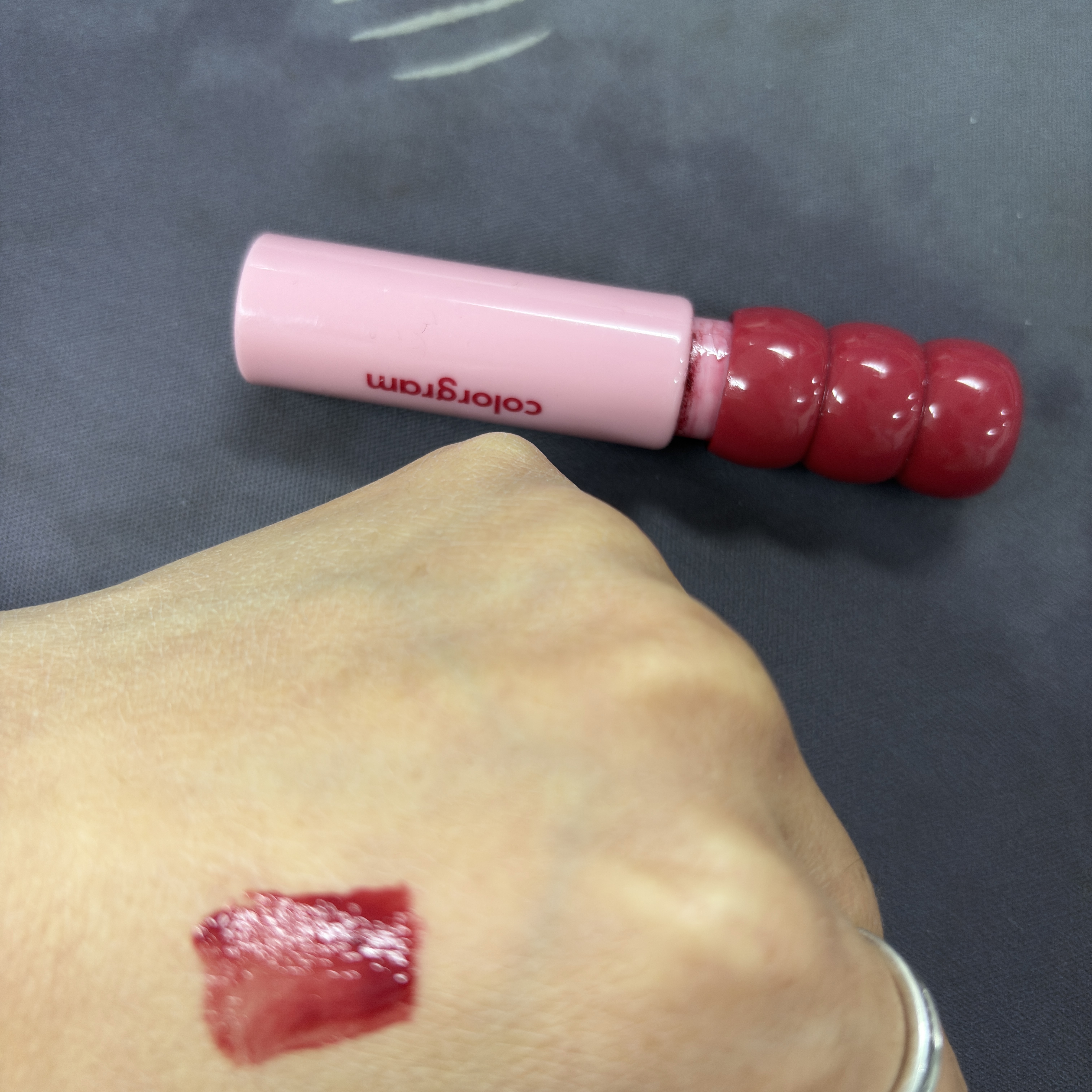 タンフルグラスティント 04.ADORABLE BERRY/Colorgram/リップティントを使ったクチコミ（2枚目）