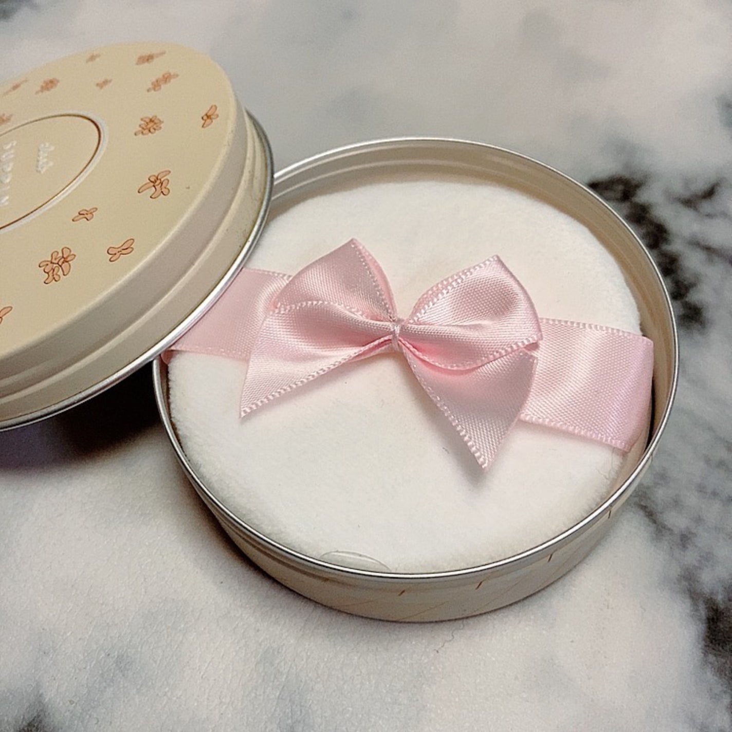 すっぴんパウダーC 初恋キンモクセイの香り/クラブ/プレストパウダーを使ったクチコミ(2枚目)