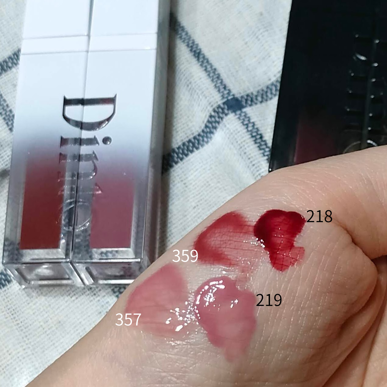 #PR
Dinto
ミラーレスリップオイルグロス
軽やかで透け感のある発色。ふっくらとしたツヤ感を与えてくれます。重ねる量によって印象が変わります。

ブラーグローイティント
発色、色持ちが良いです！ムラなく塗りやすいです。保湿もできて◎
