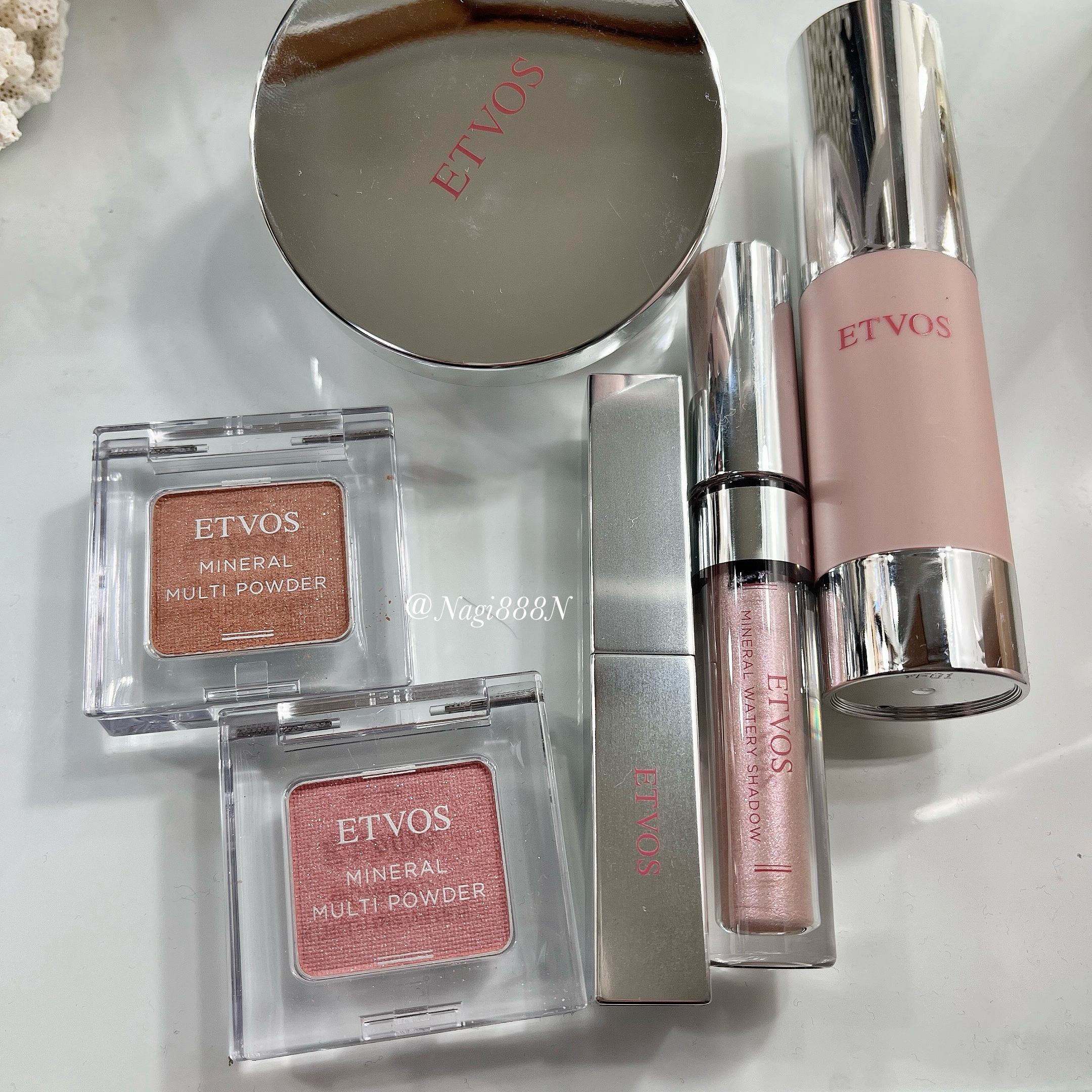 2025 ホリデーコフレ/エトヴォス/メイクアップキットを使ったクチコミ（2枚目）