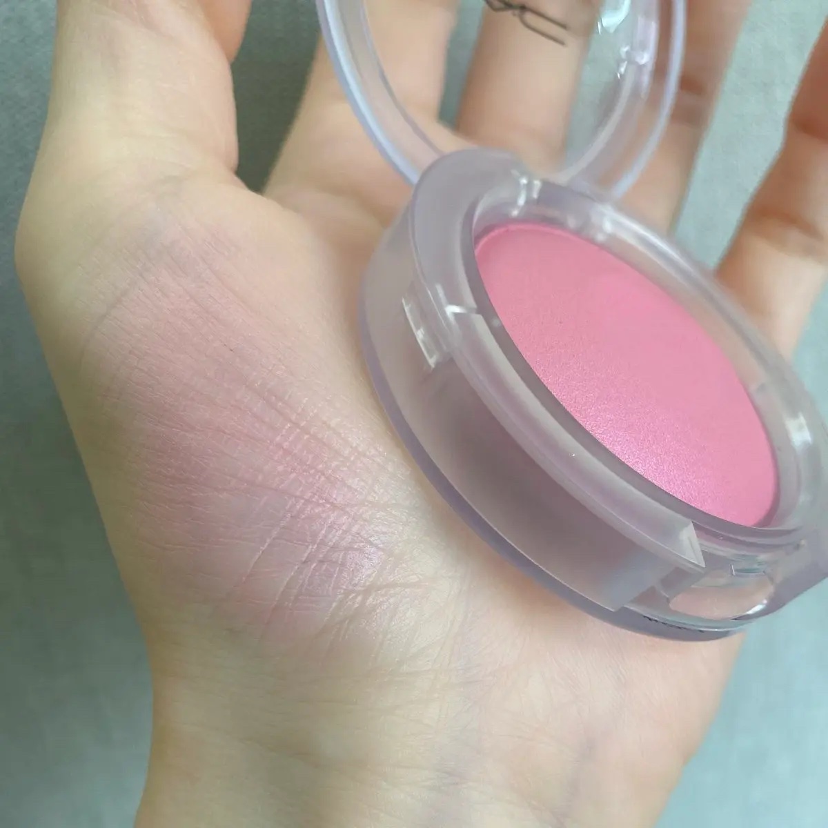 M・A・C グロー プレイ ブラッシュのクチコミ「MACのトータリーシンクト

むにっとした感触で淡い発色の青みピンクが可愛い〜🩷🩷(２枚目は３.....」（2枚目）