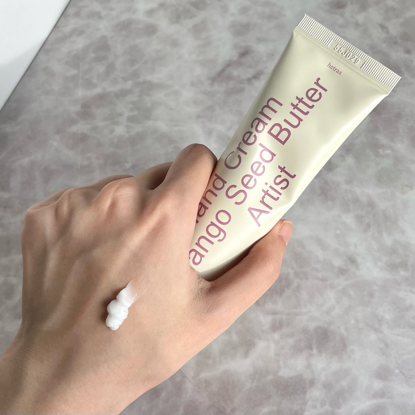 パフュームシルキーハンドクリーム/hetras/ハンドクリームを使ったクチコミ(2枚目)