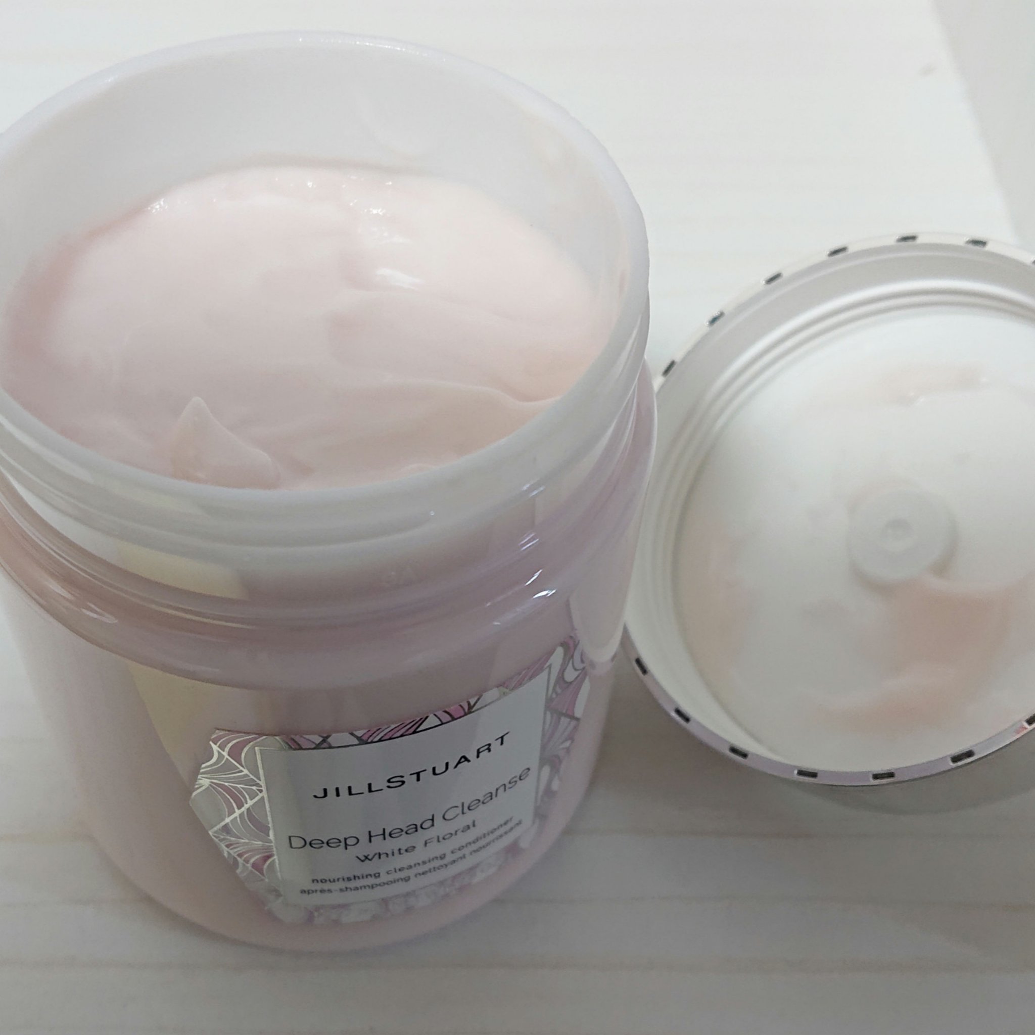 ジルスチュアート　ホワイトフローラル　ディープヘッドクレンズ/JILL STUART/市販シャンプーを使ったクチコミ（3枚目）