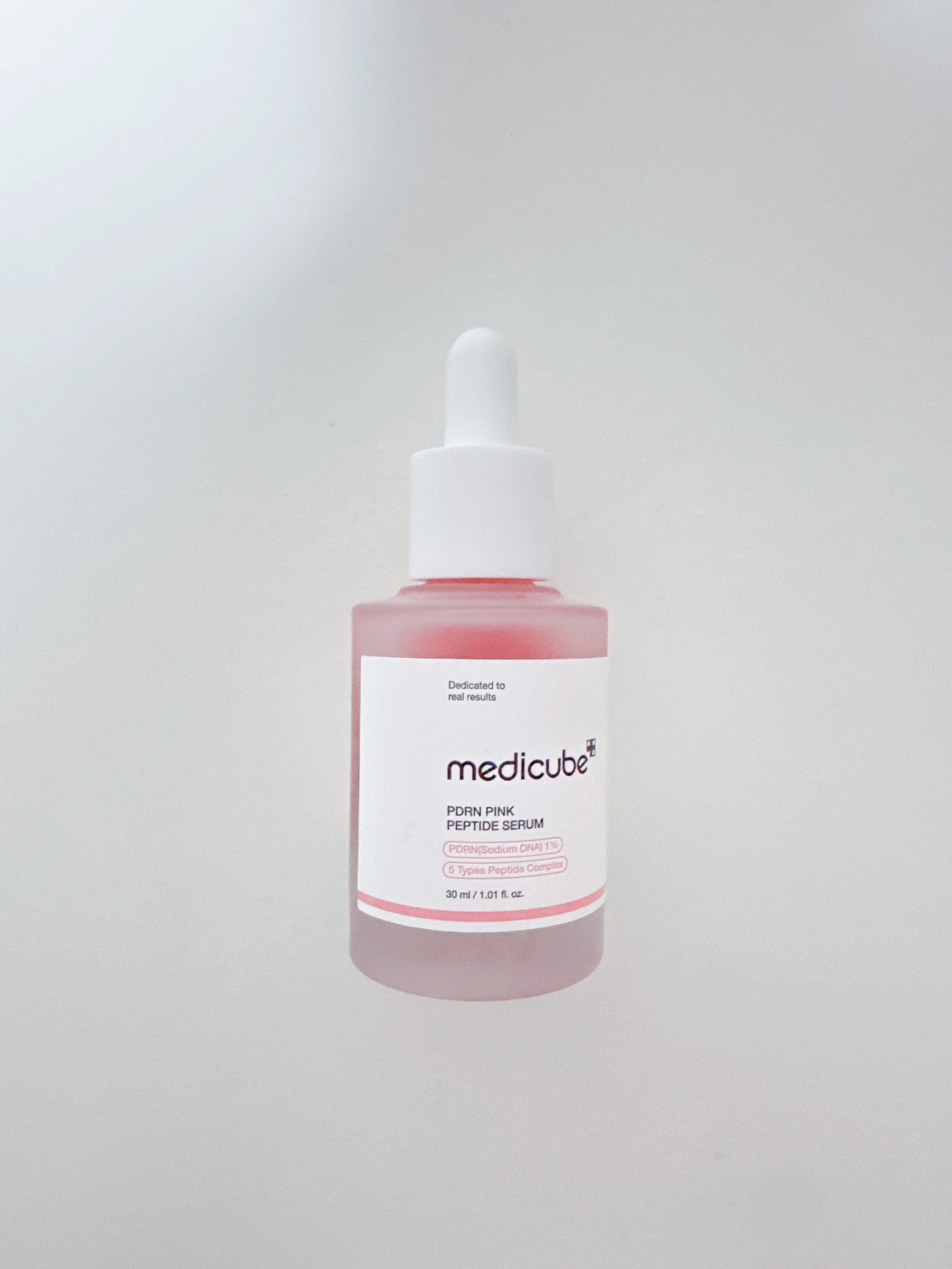 メディキューブ【PDRN ピンクアンプル】

くすみやニキビ跡のケアをしてくれる美容液です！

肌の組織に類似したサーモンDNA成分が配合されているそうです💗🧬

ベタつかずに浸透してくれて肌がしっとりします
ニキビ跡も徐々にですが薄く