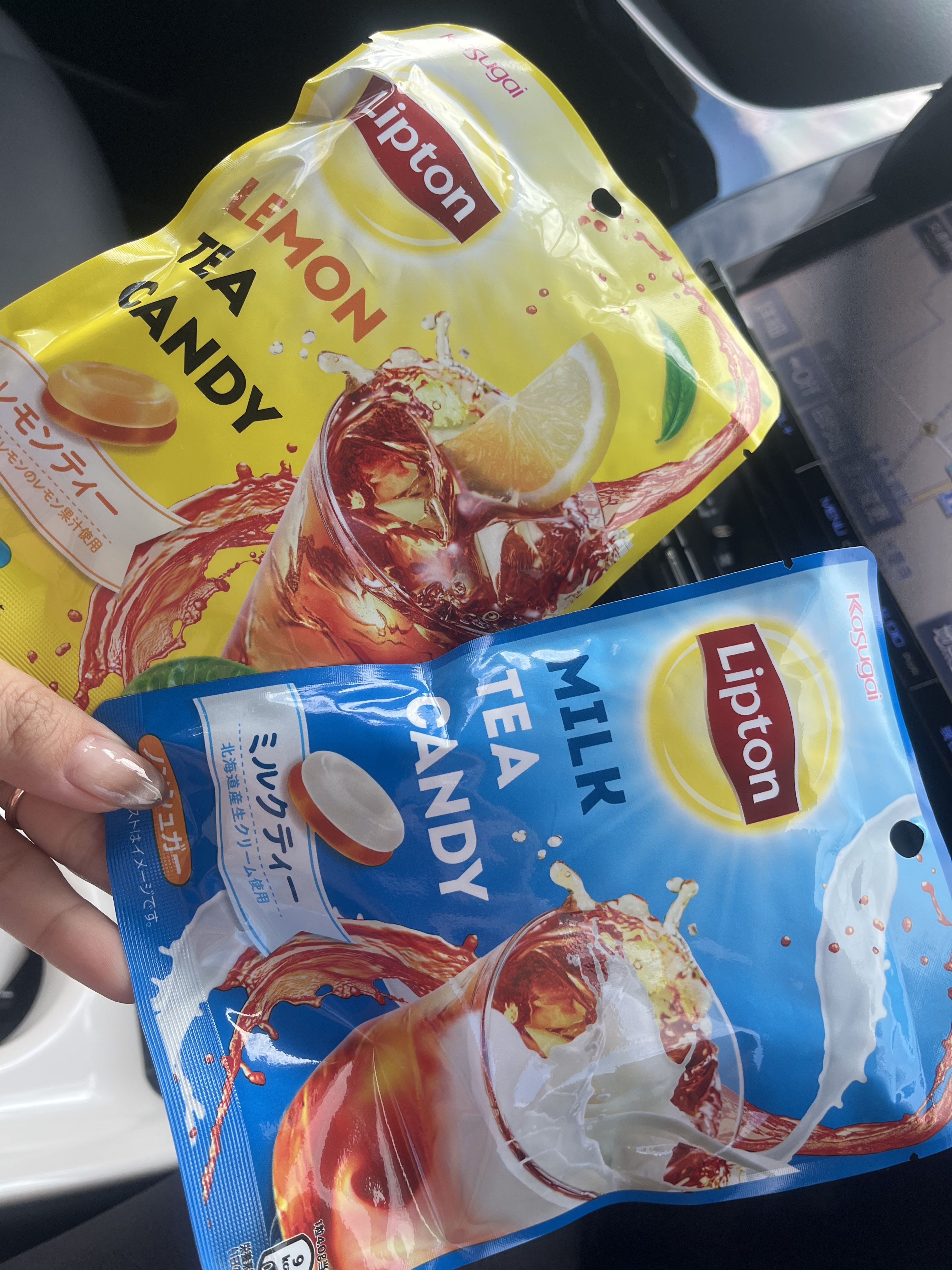 ノンシュガーおすすめキャンディ🍬

リプトンのミルクティーとレモンティーの
ノンシュガーキャンディです😊
学生の頃リプトンのパックジュースには
かなりお世話になったので
見つけた瞬間感動しました🥹

ノンシュガーってのがいいし
甘くて