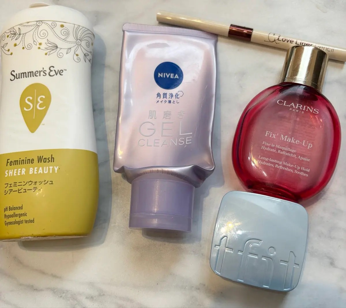 最近の使い切り
今回のどれもお気に入り！
クラランスとサマーズイブはリピしたし、またリピ買いすると思う🤍

ニベア、ラブライナー、tfitは提供品です
いただいてお気に入りになったものたち。消費期間が終わったらまた買います🌼
tfitは