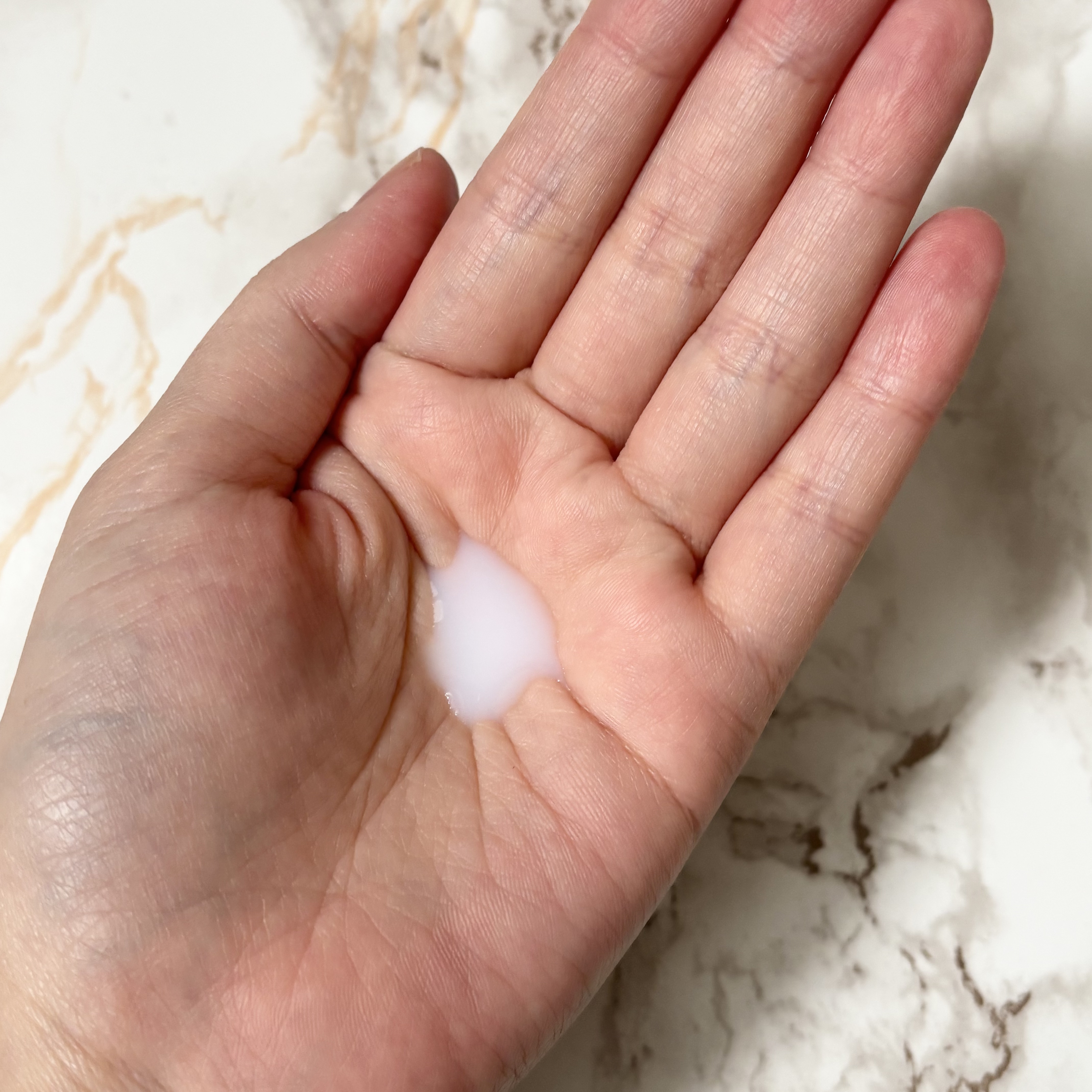 グリーンティー セラミド ミルク エッセンストナー/innisfree/化粧水を使ったクチコミ（2枚目）