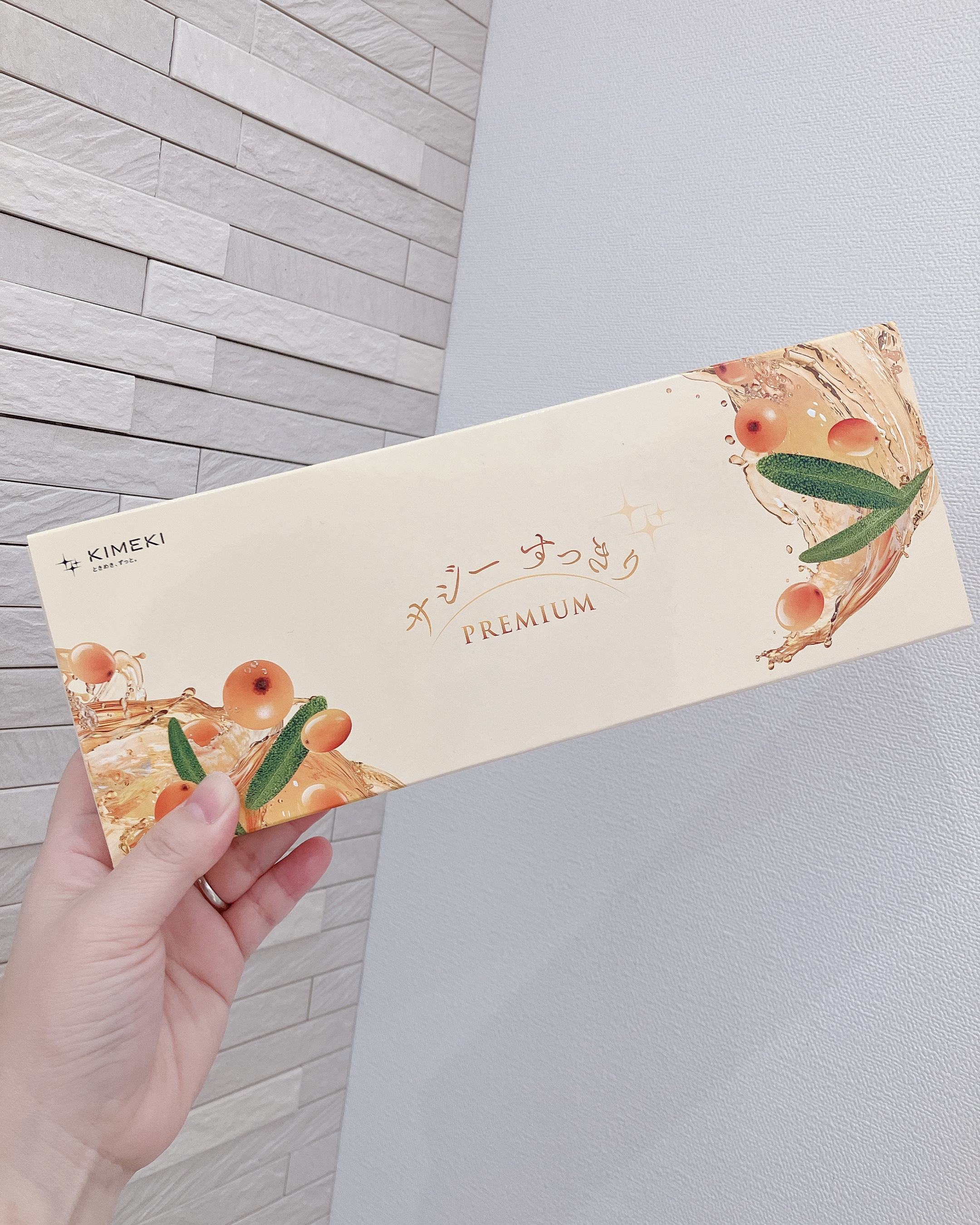 KIMEKI
サジーすっきりPREMIUM

ずっと気になってたサジー🍊
いただいたので、飲んでみたよー！

スティックタイプで
30〜50mlの水で混ぜるよ◎
するっと溶けた◎

今まで飲んだことのない味で
飲みにくかったから
牛乳入れ