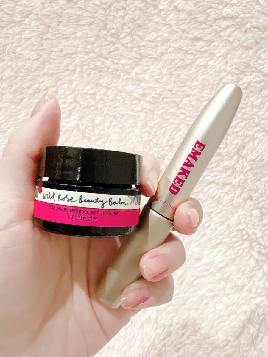 色素沈着しないでまつ毛を伸ばすなら、
ニールズヤードのバームがいいよって聞いて…
色素沈着しまくるあのエマーキッドで試したら、
色素沈着しないし爆速で伸びるし、小じわまで消えて
この組み合わせは神