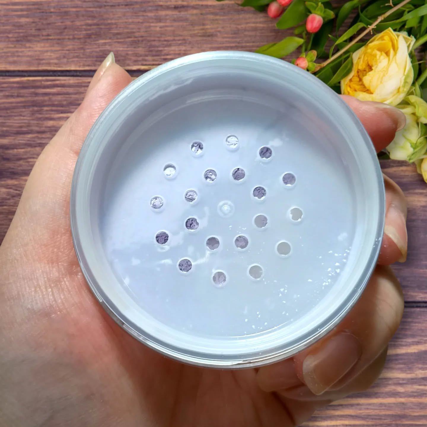 モイストラボ ルースパウダー〈くすみ防止タイプ〉/Moist Labo/ルースパウダーを使ったクチコミ（3枚目）