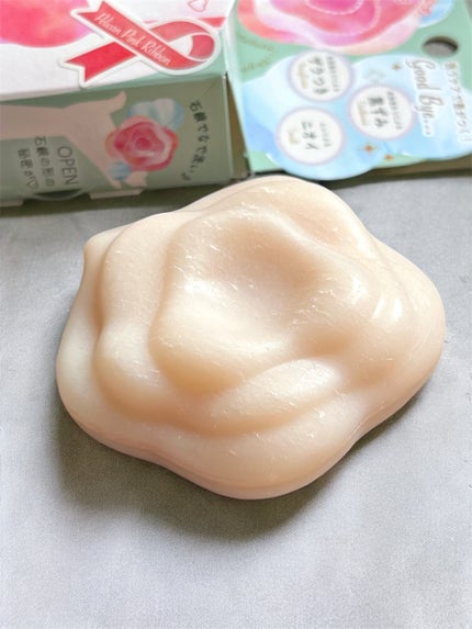 ペリカン石鹸 愛されおっぱいのクチコミ「黒ずみやニオイ、ザラつきをオフしてバストケアしてくれる石鹸
ほのかで優しいローズ系の香り🌹.....」(2枚目)