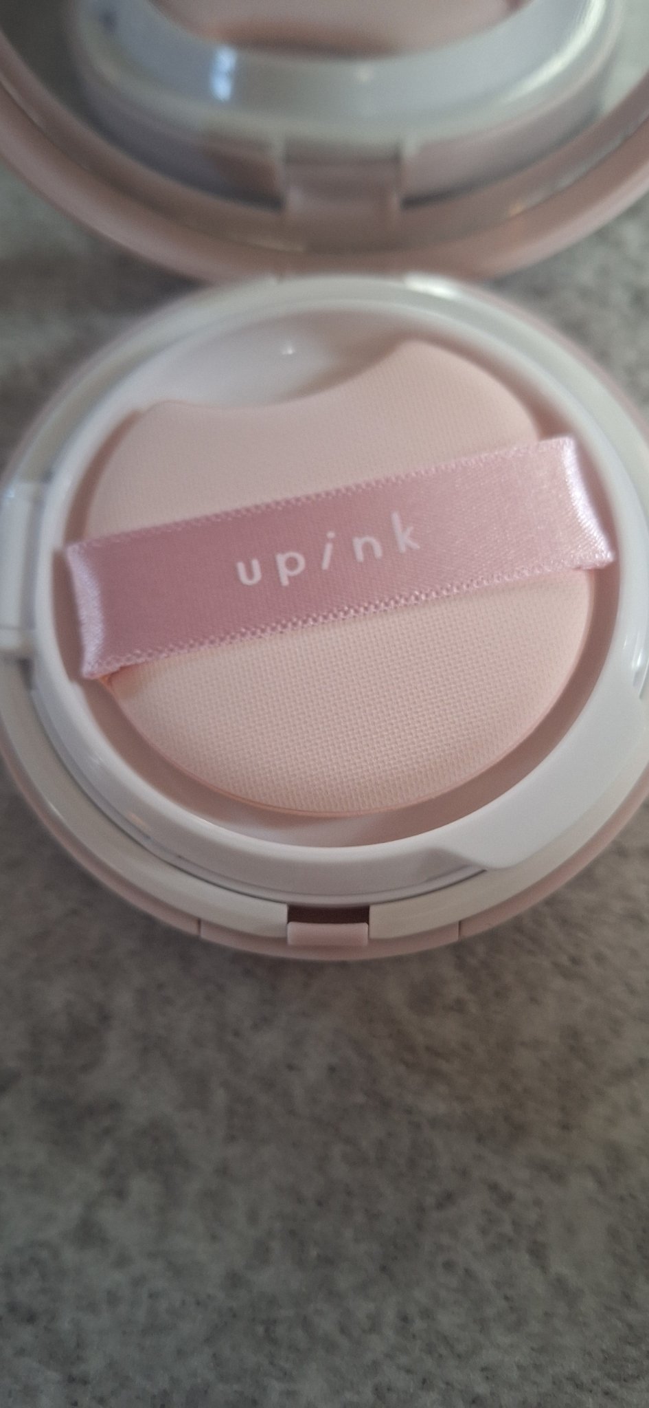 upink カバー&グロウクッションのクチコミ「upink
カバー&グロウクッション
01 ライトベージュ
SPF40 PA＋＋＋
自然なツヤ.....」（2枚目）