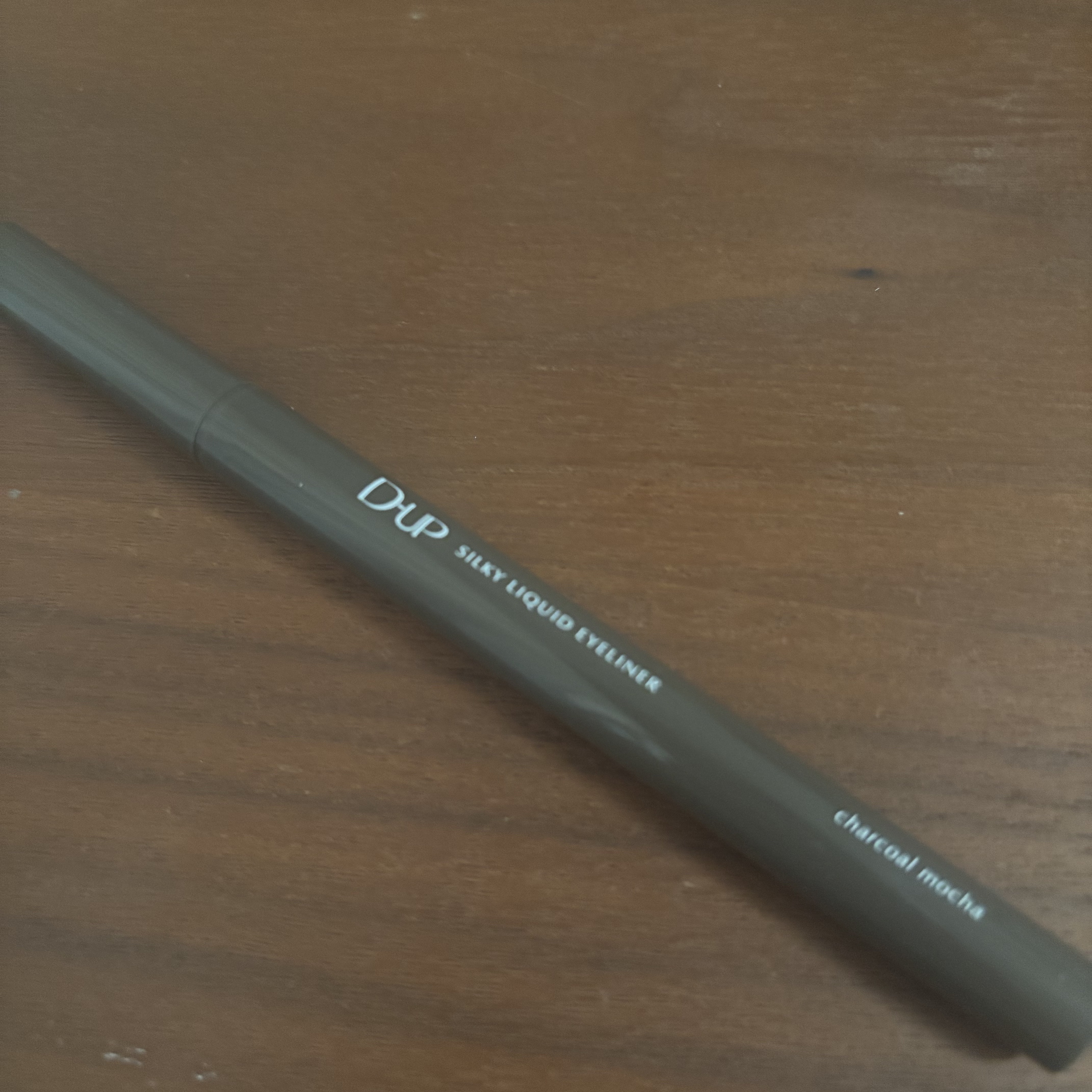 🌟D-UP
シルキーリキッドアイライナーWP
チャコールモカ

絶妙なカラーでおしゃれで洗練した印象に。

なめらかに描きやすい💫